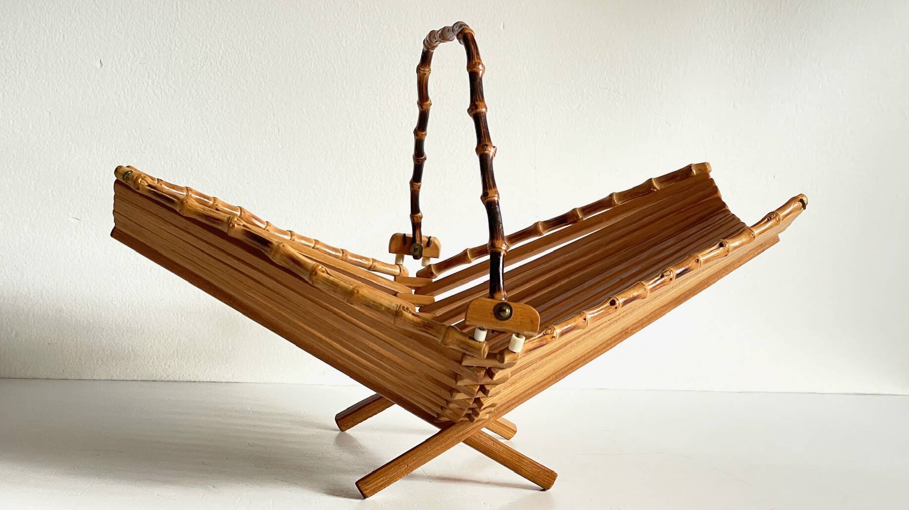 Chic folding table basket wood and bamboo vintage