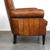 Correct and comfortable sheep leather armchair/armchair with a beautiful finish