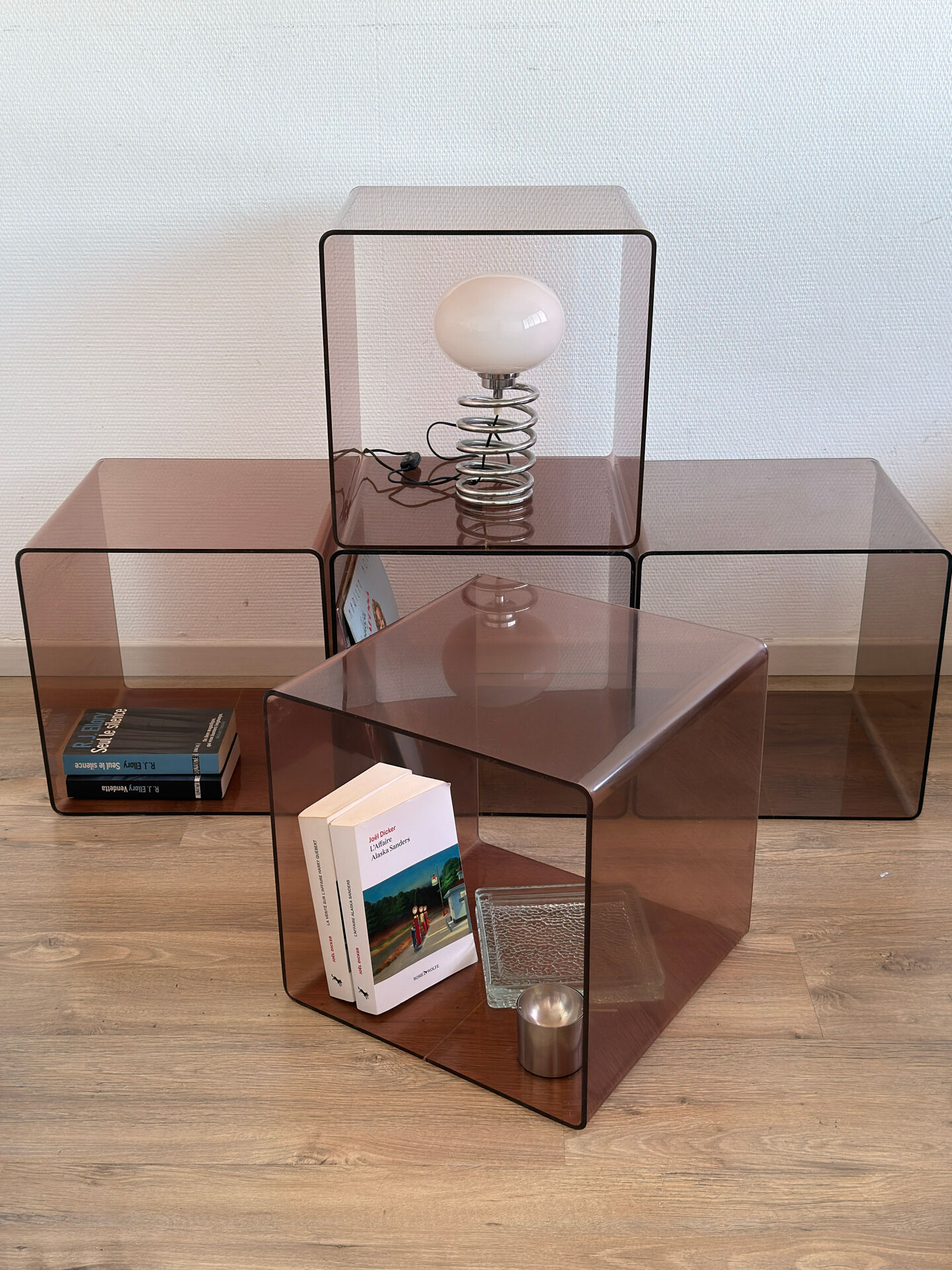 Lot de 5 cubes en Plexiglas fumé Michel Dumas