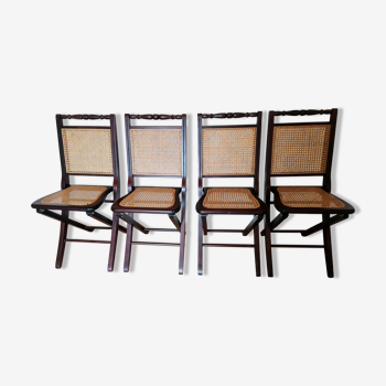 4 folding chairs canned