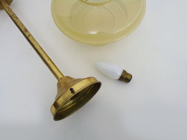 Suspension globe jaune granité, liseré doré abat jour ancien art déco. Année 50