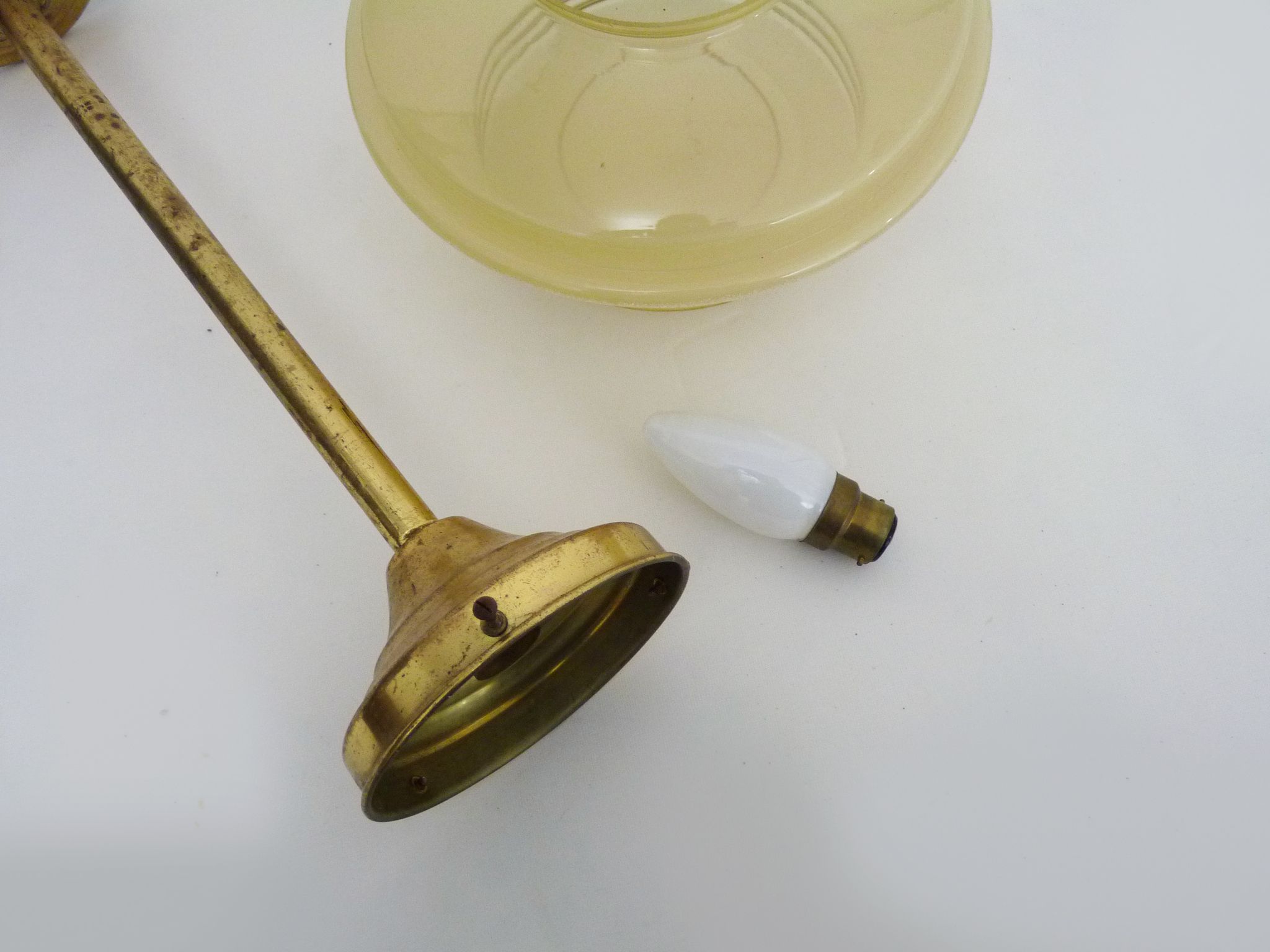 Suspension globe yellow granite, bordered gold lampshade old art deco. Year 50