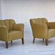 Années 1960, paire de fauteuils danois, laine d'ameublement verte, pieds en frêne.