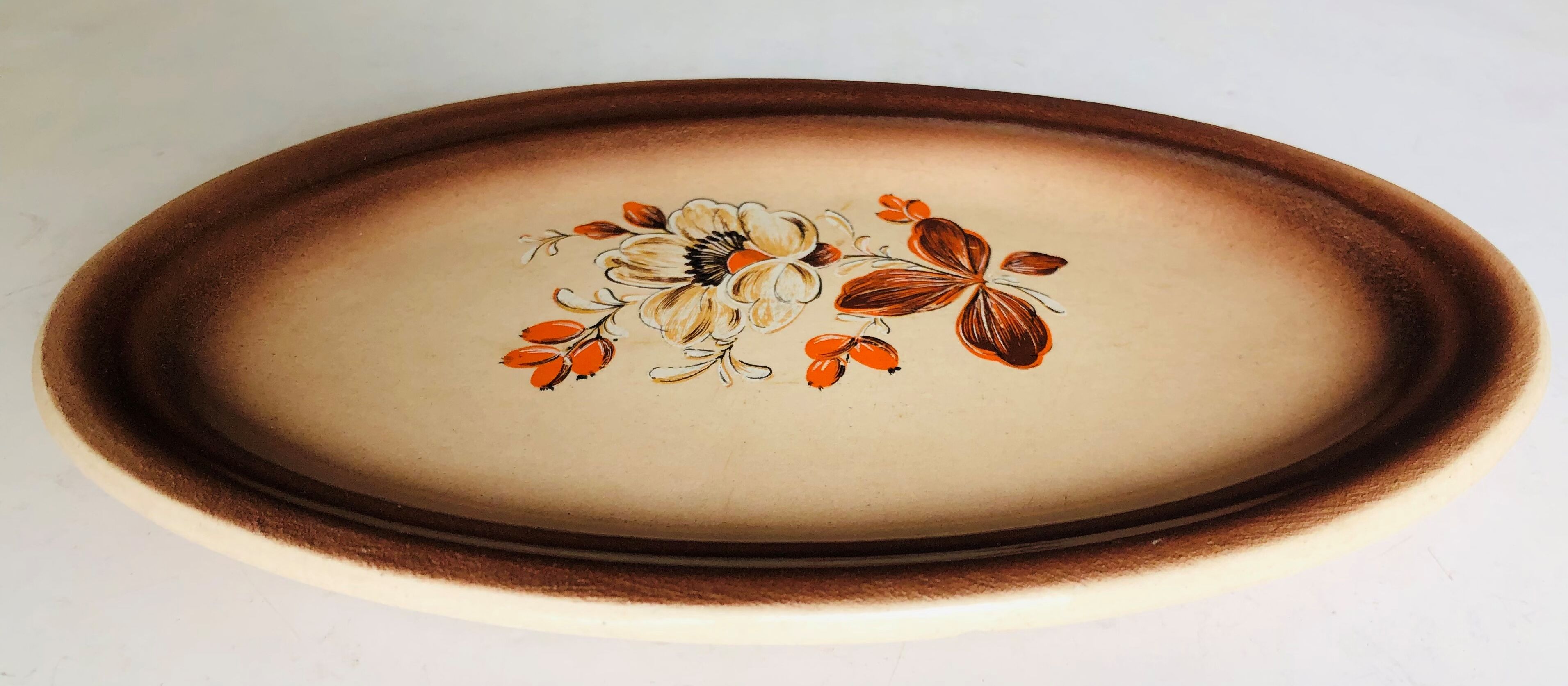 Oval ceramic plate