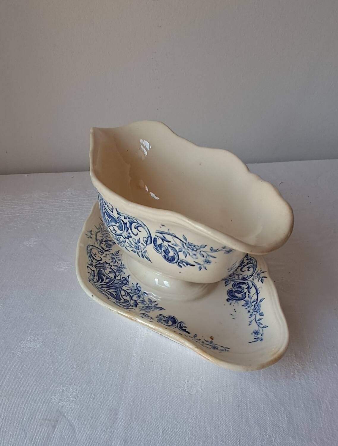 Saucière modèle Aramis de Longchamp. Terre de fer bleu