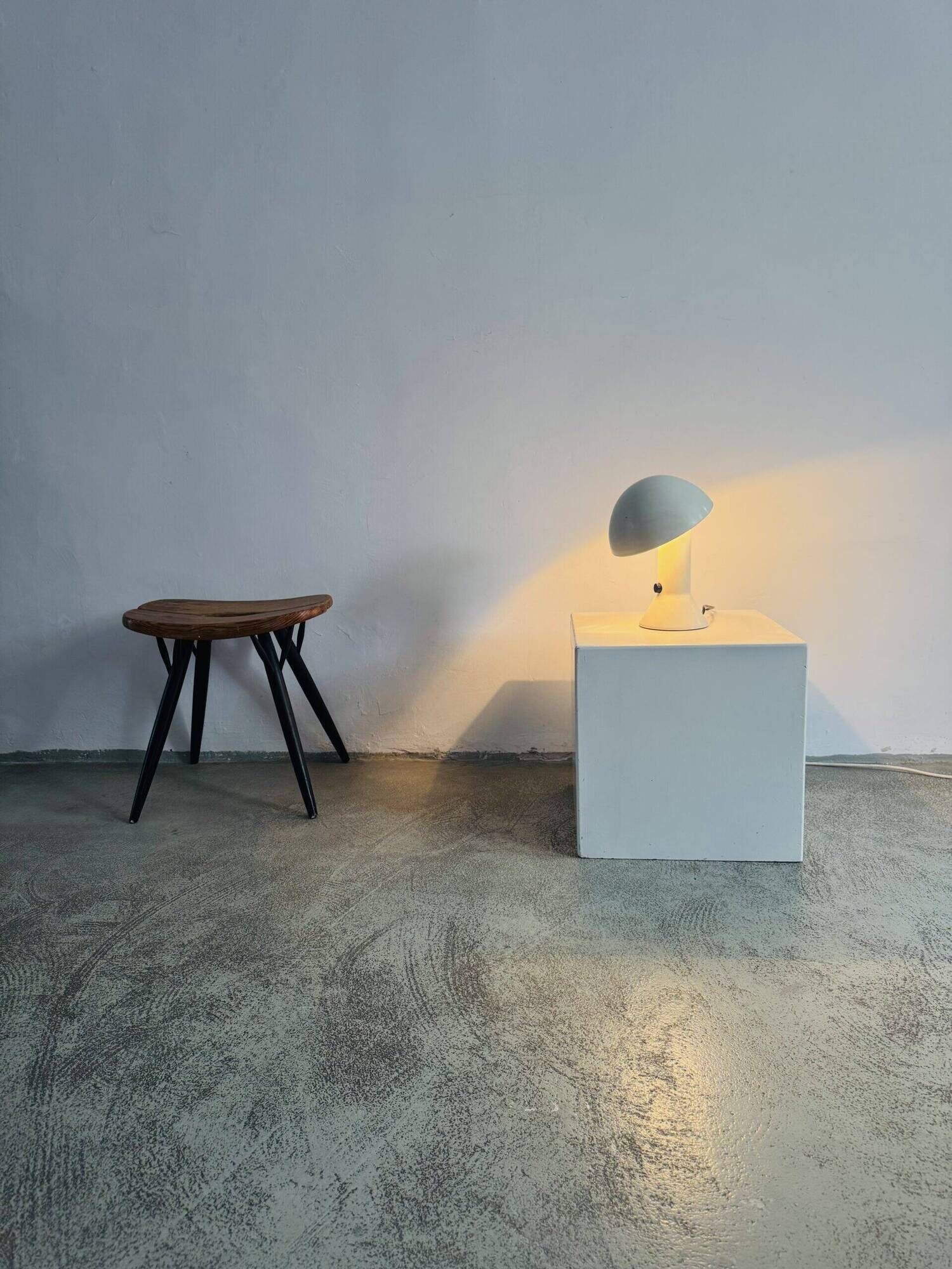 Model 685 ‘Elmetto’ Table Lamp In White Abs By Elio Martinelli For Martinelli Luce, Italy 1970S