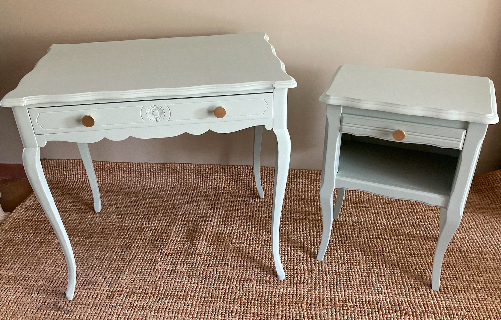 Set of 2 tables (table/desk and bedside table) pastel green