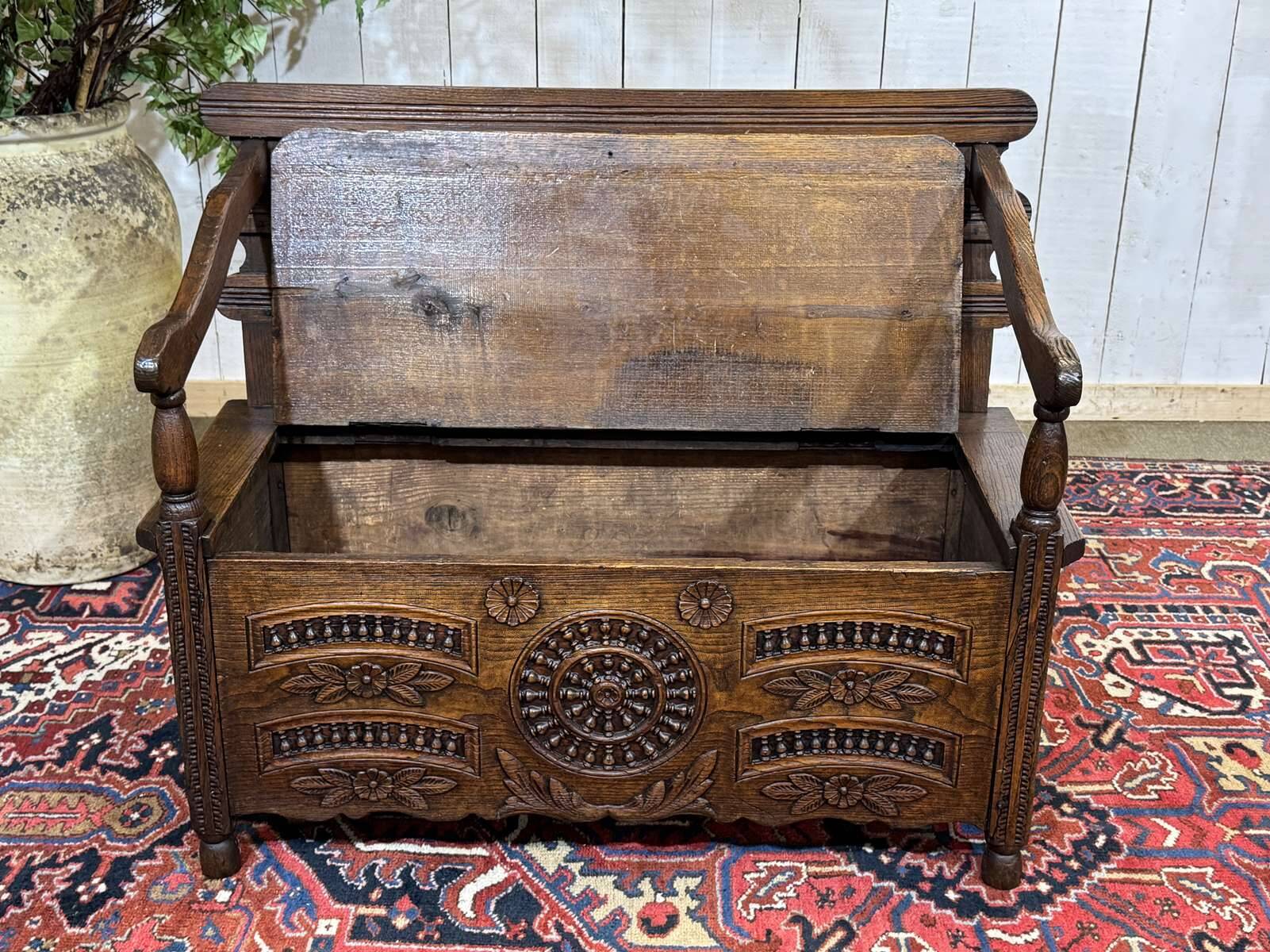 Chestnut bank chest from the 19th century.
