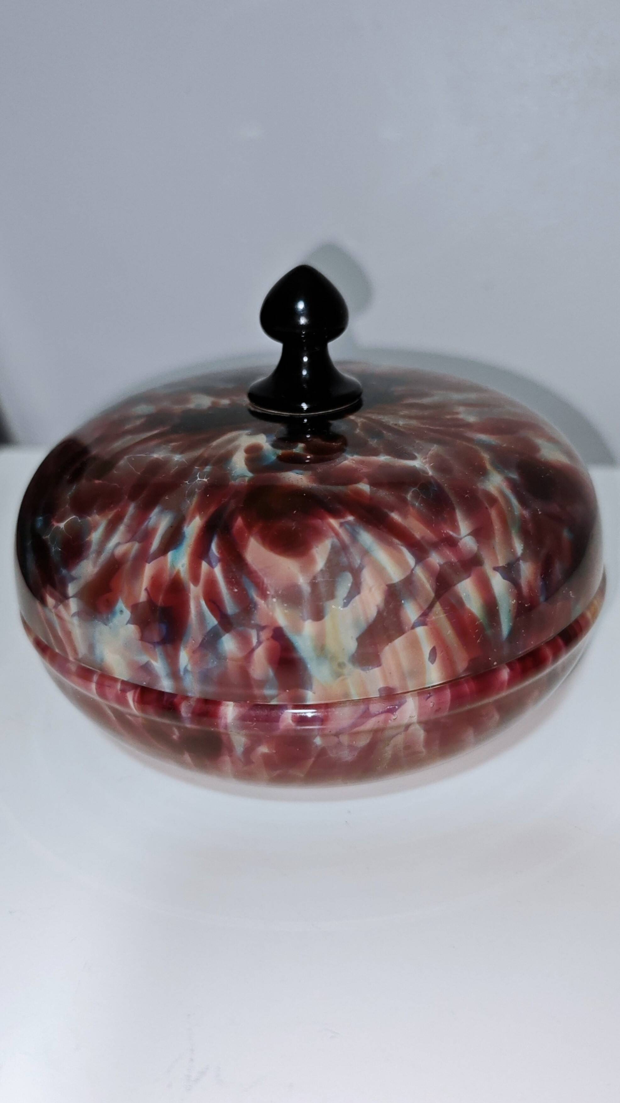 Coloured crystal bonbonnière Art Verrier Saint Louis