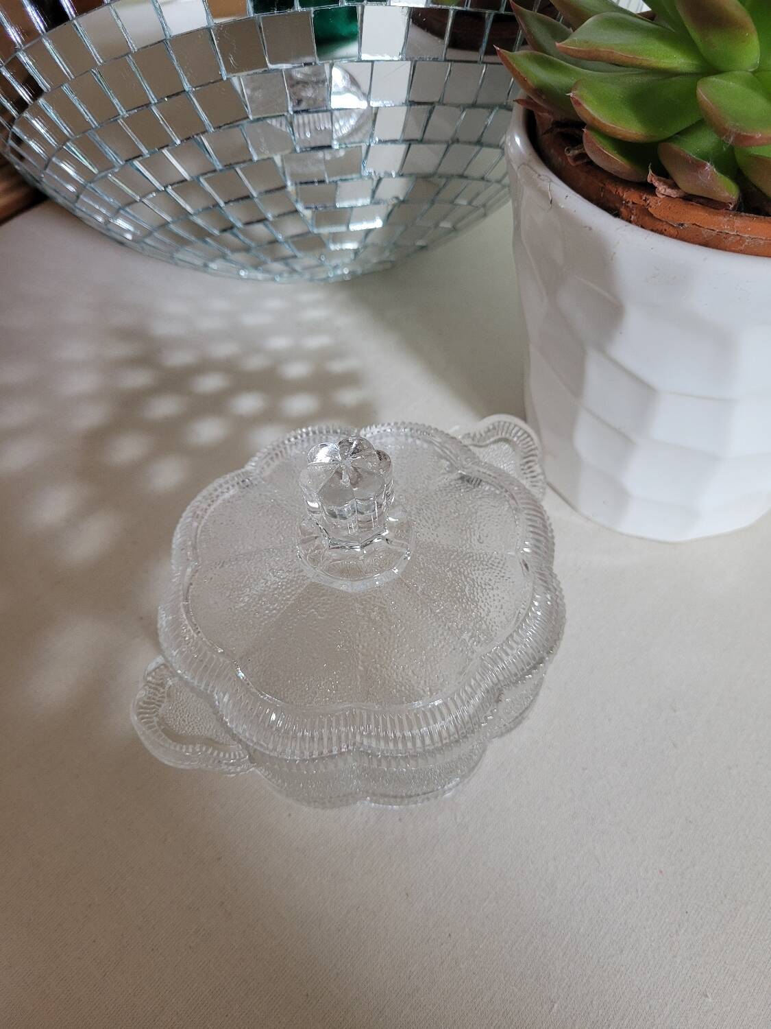 Boîte en verre moulé