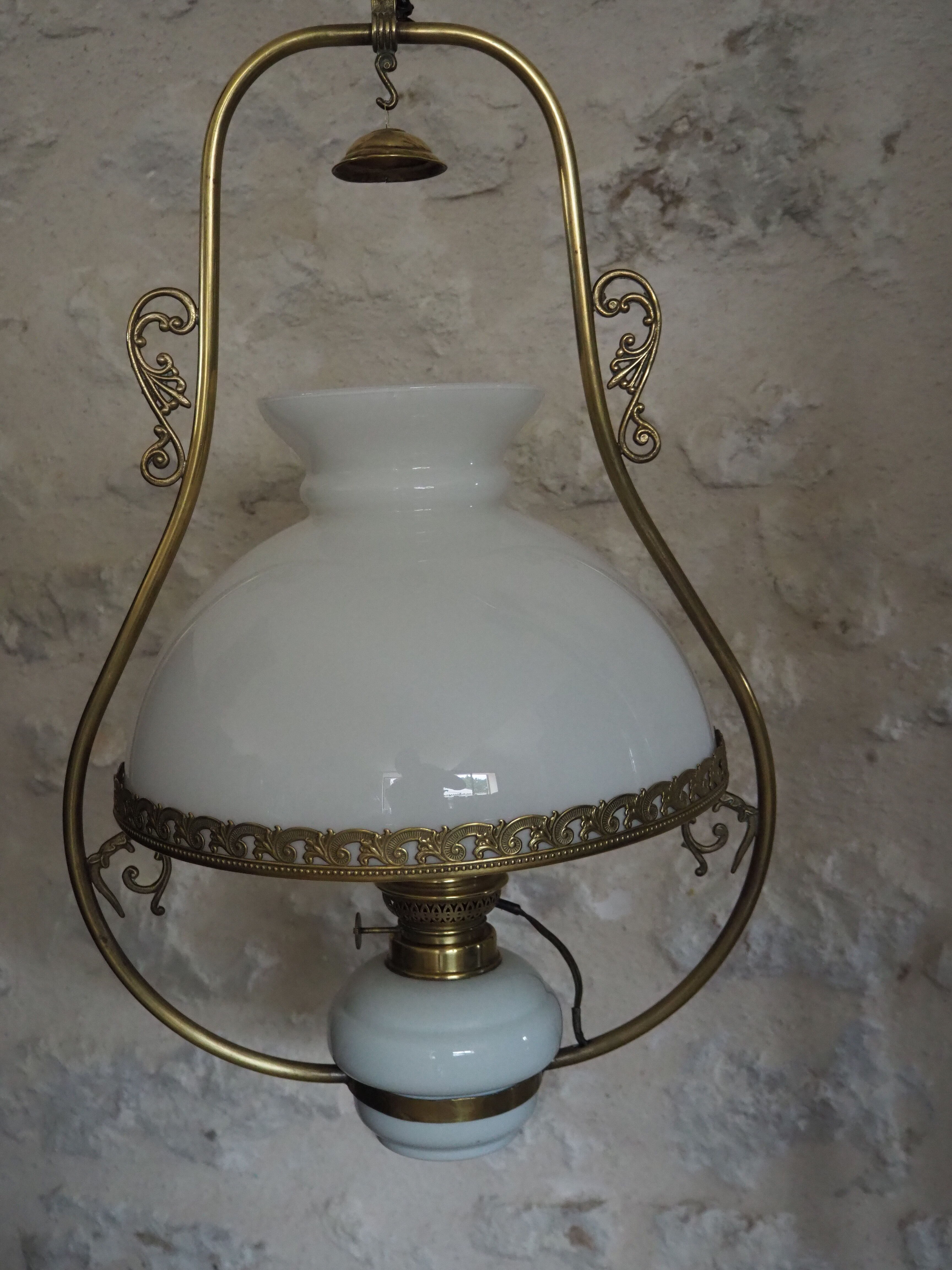 Old suspension in opaline, earthenware and brass - kerosene lamp