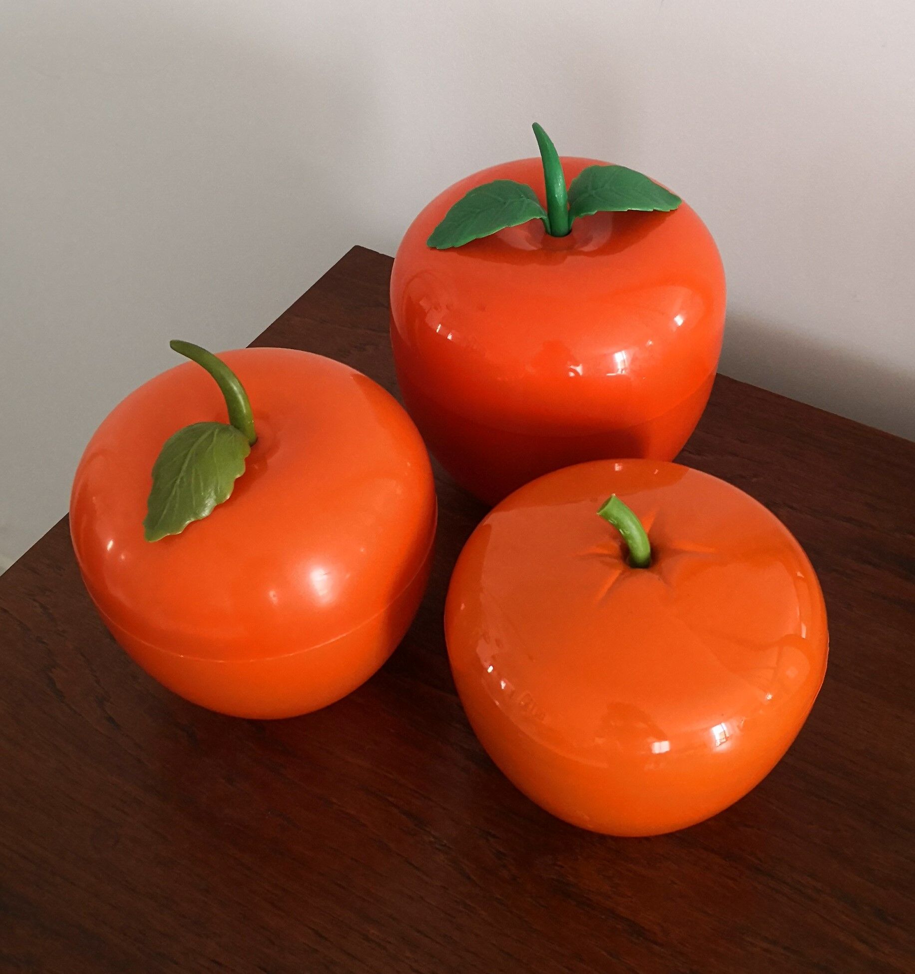 3 ice buckets orange apples 70s