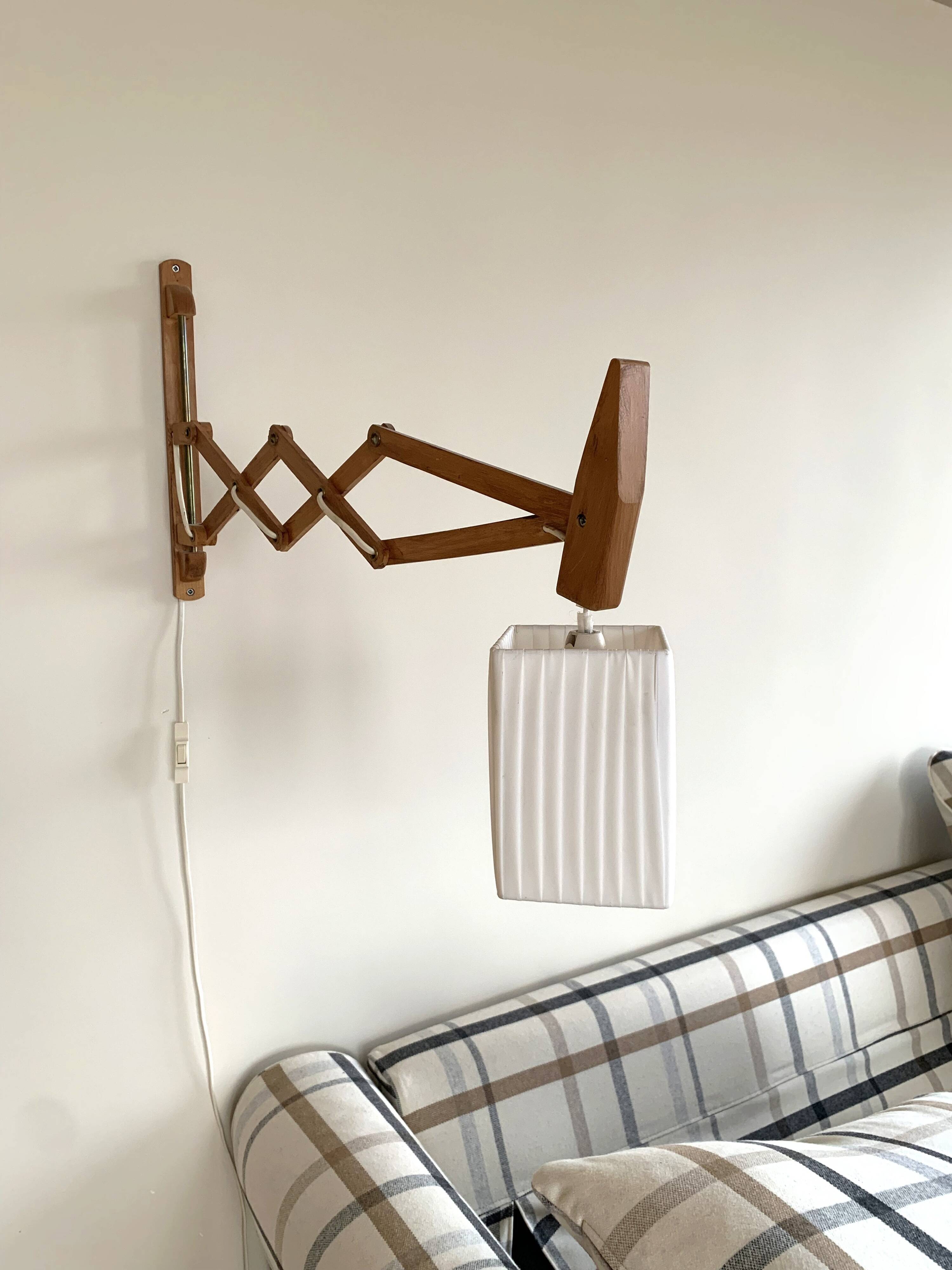 Danish accordion wall light in beechwood - Scandinavian articulated lamp from the 1960s