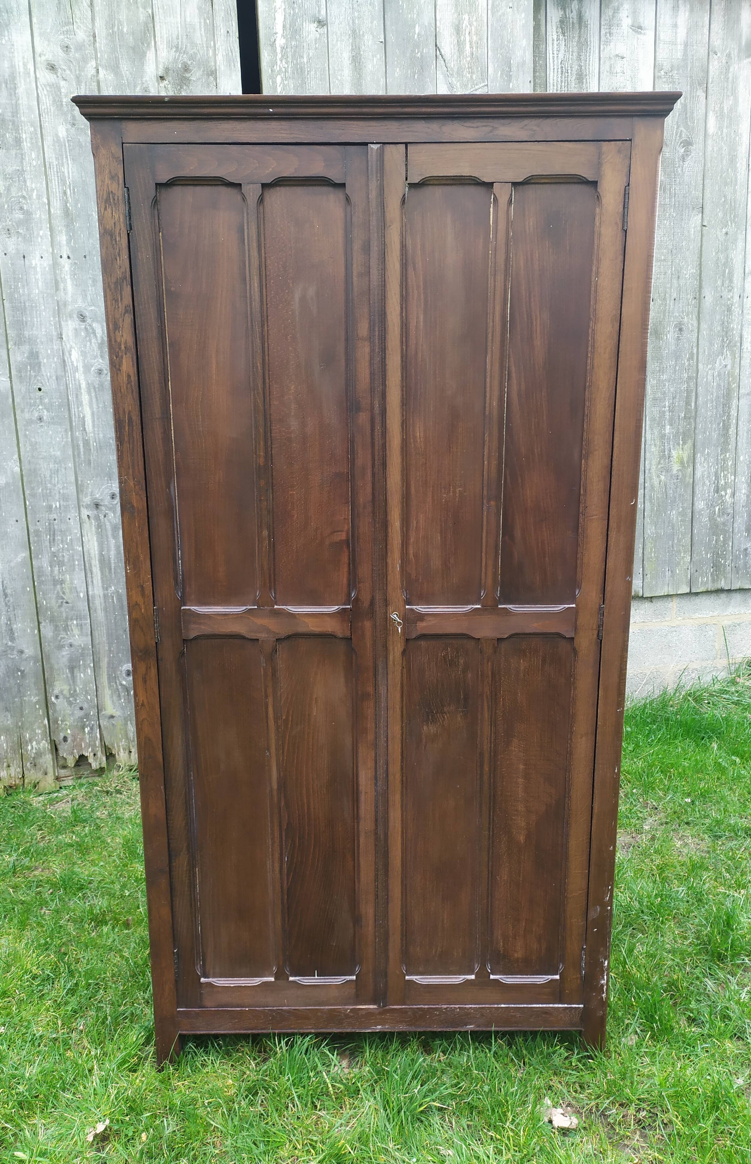 Armoire parisienne
