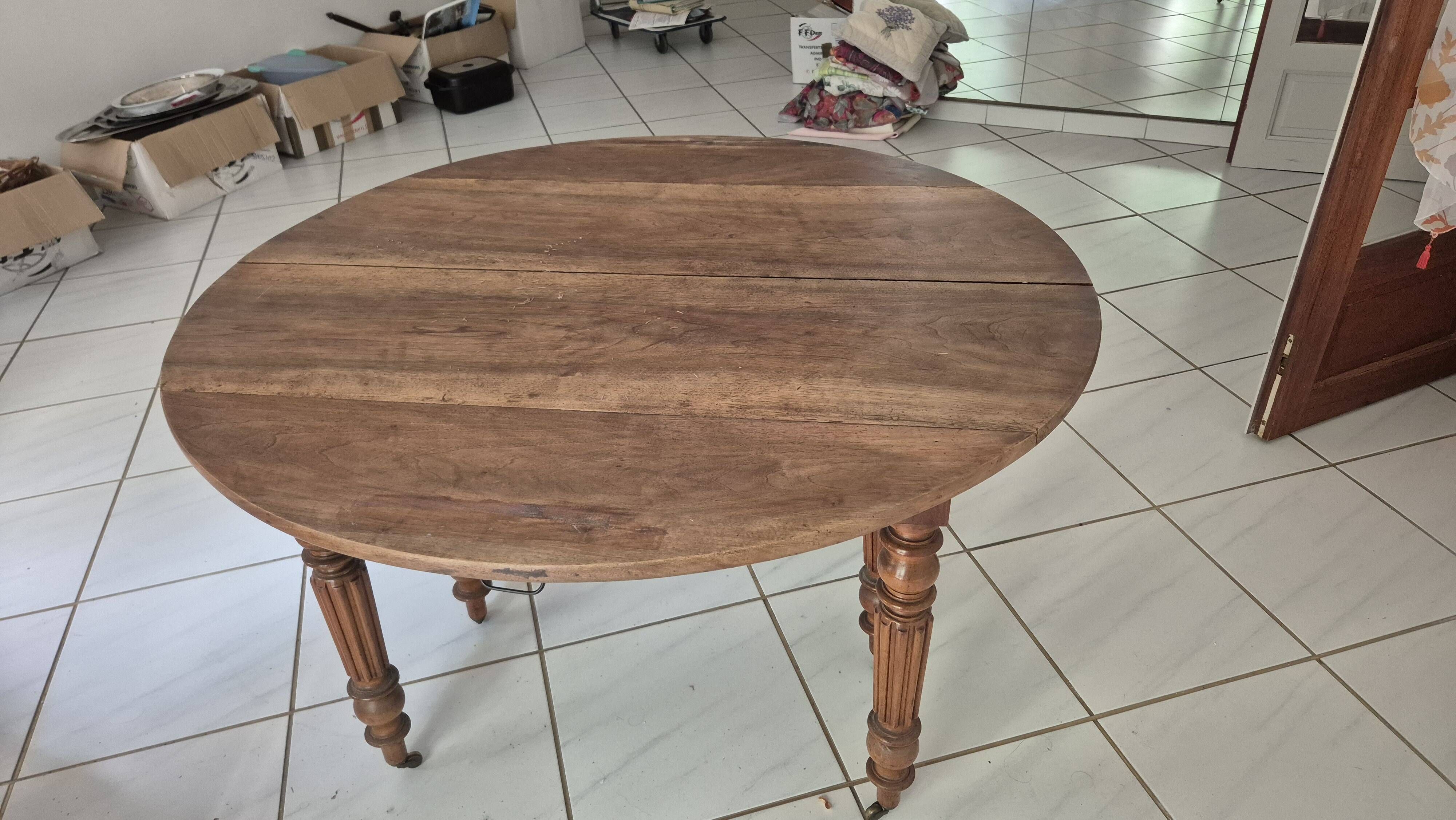 Louis Philippe round table in walnut