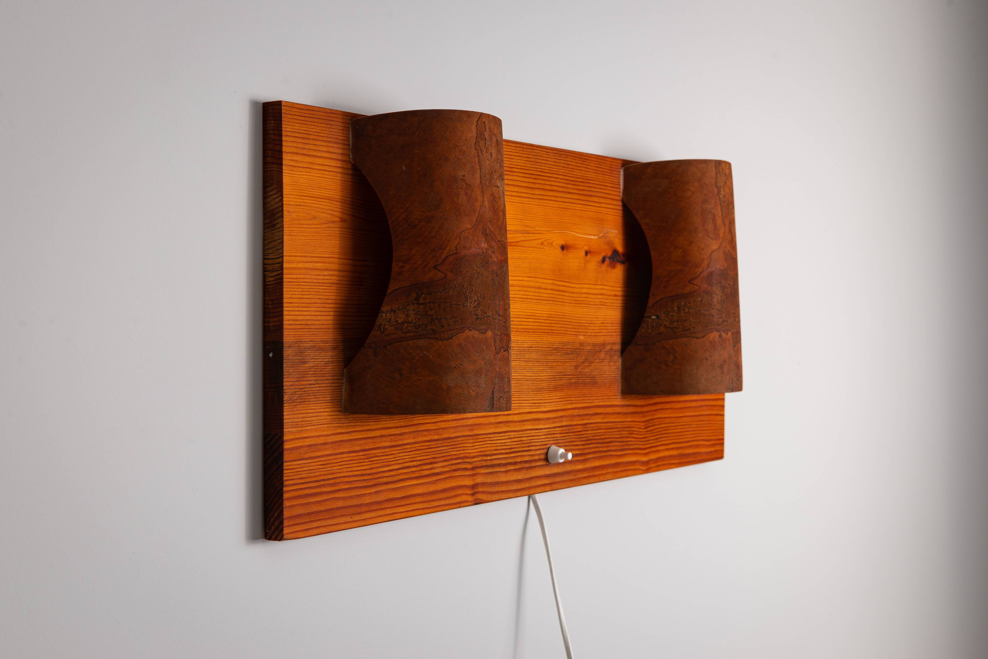 Rectangular pinewood wall lamp with bur wood veneer shades