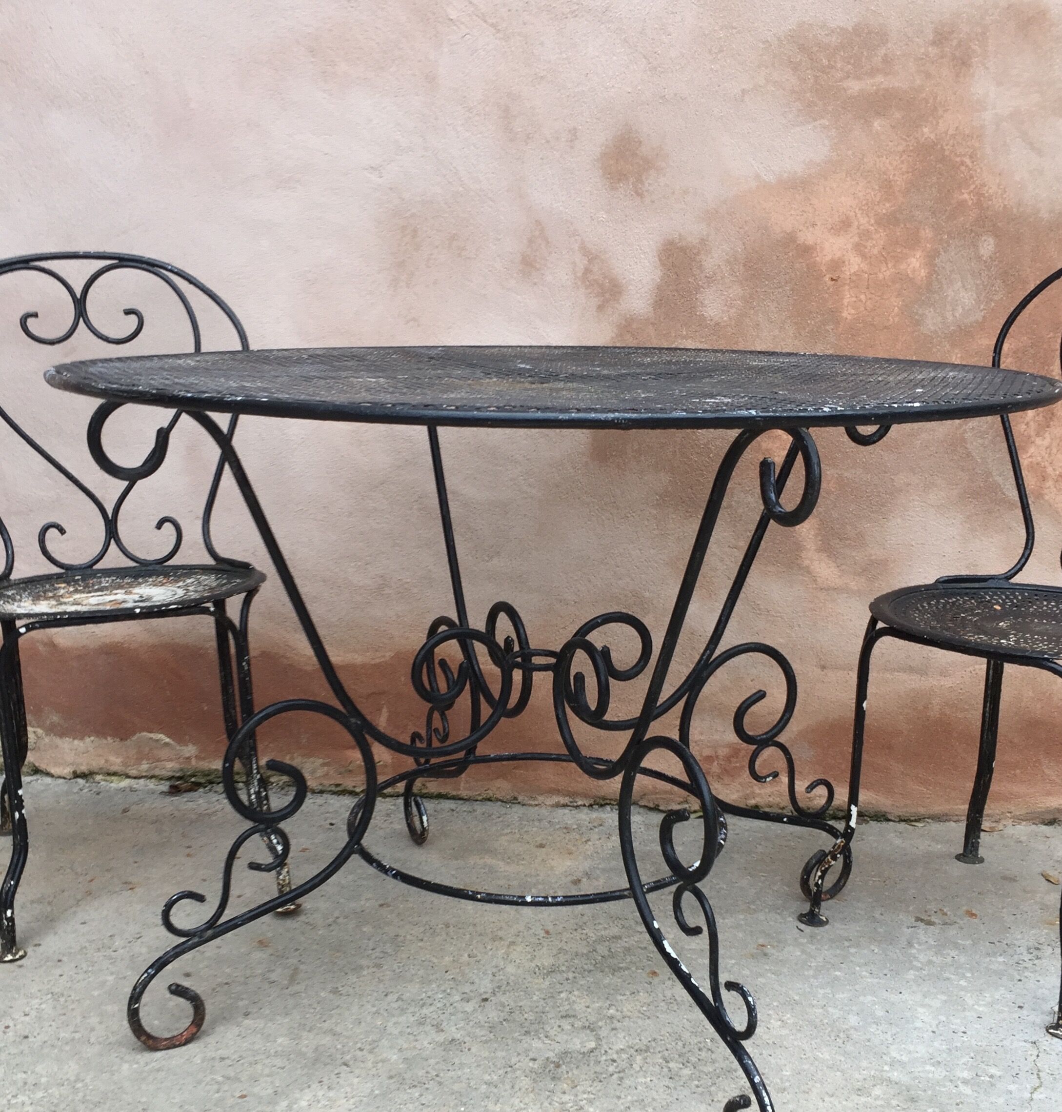 Garden table iron round