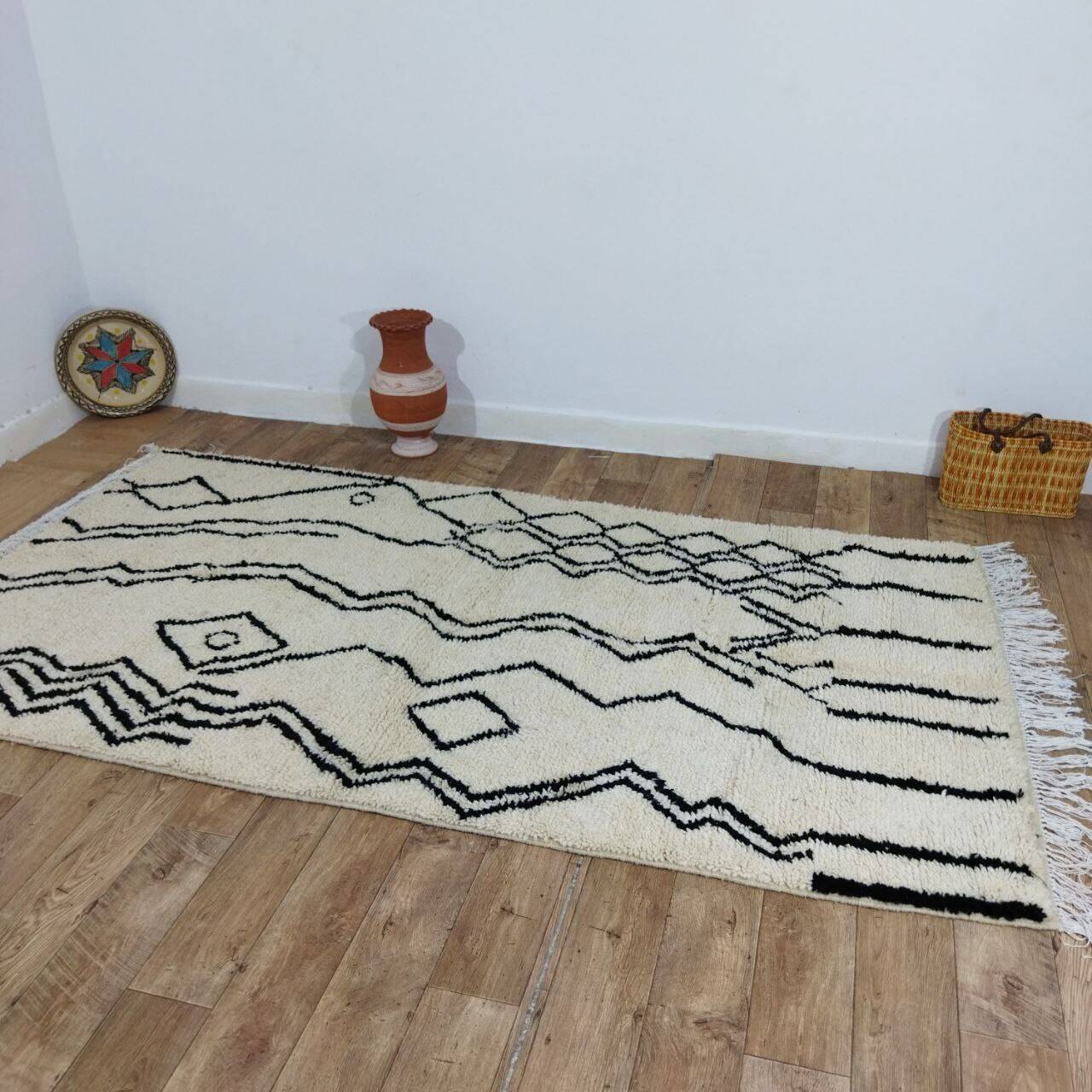 Handmade Moroccan Berber rug 275 x 144 cm