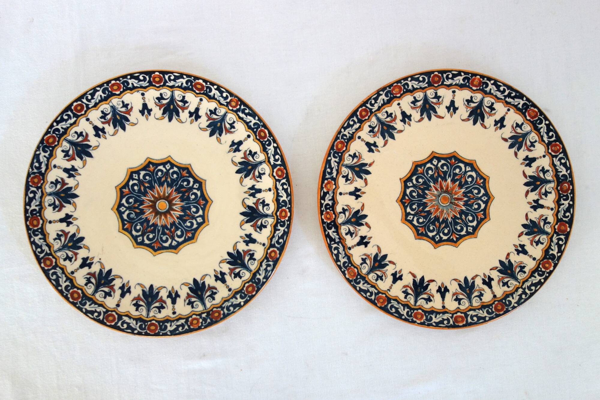 2 decorative wall plates Gien, circa 1900
