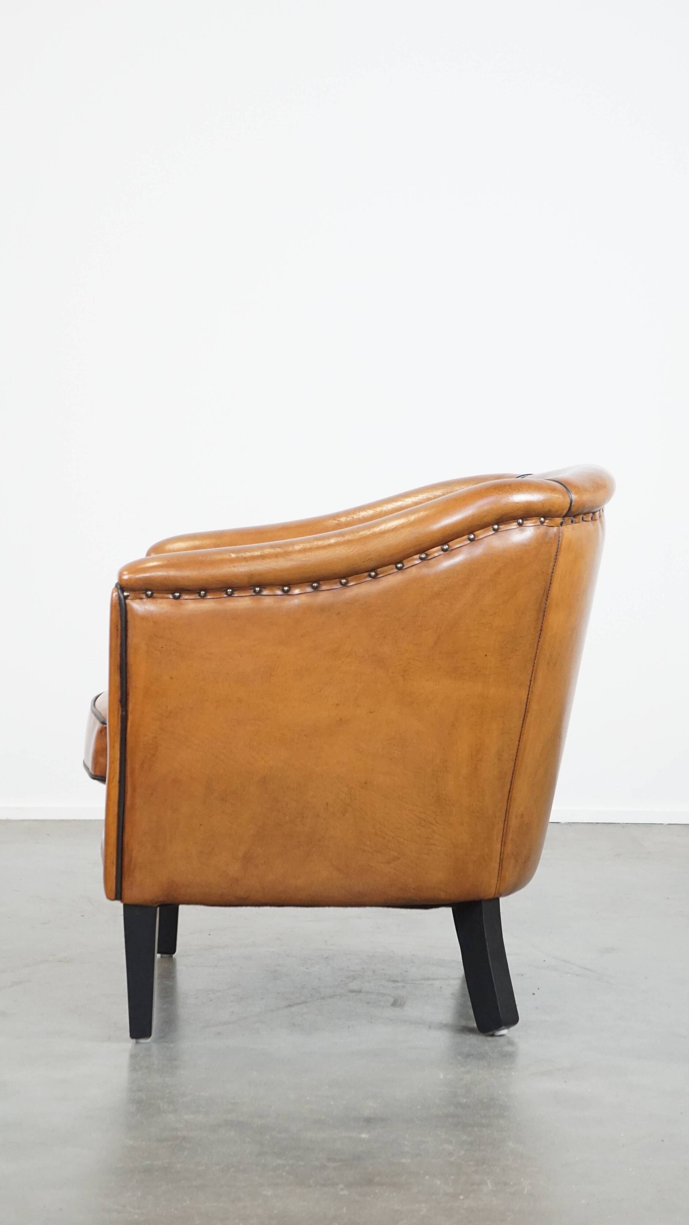 Sheep leather club chair finished with black piping