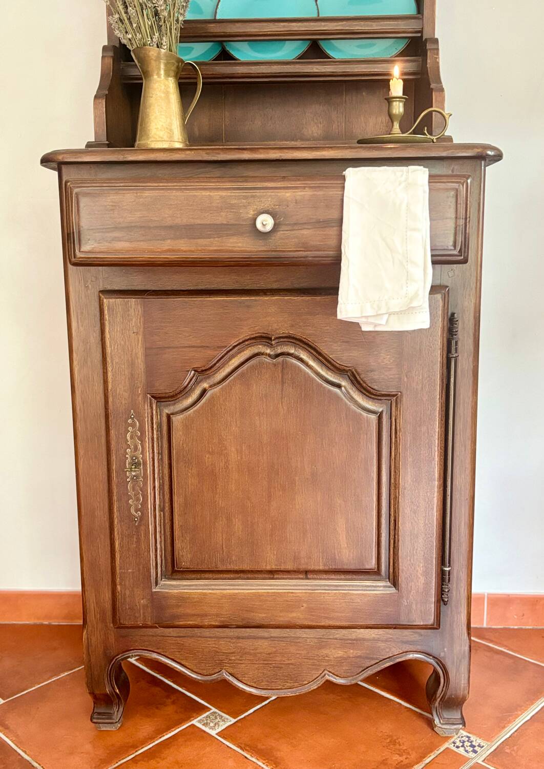 Buffet vaisselier ancien en chêne massif | Style Louis XV