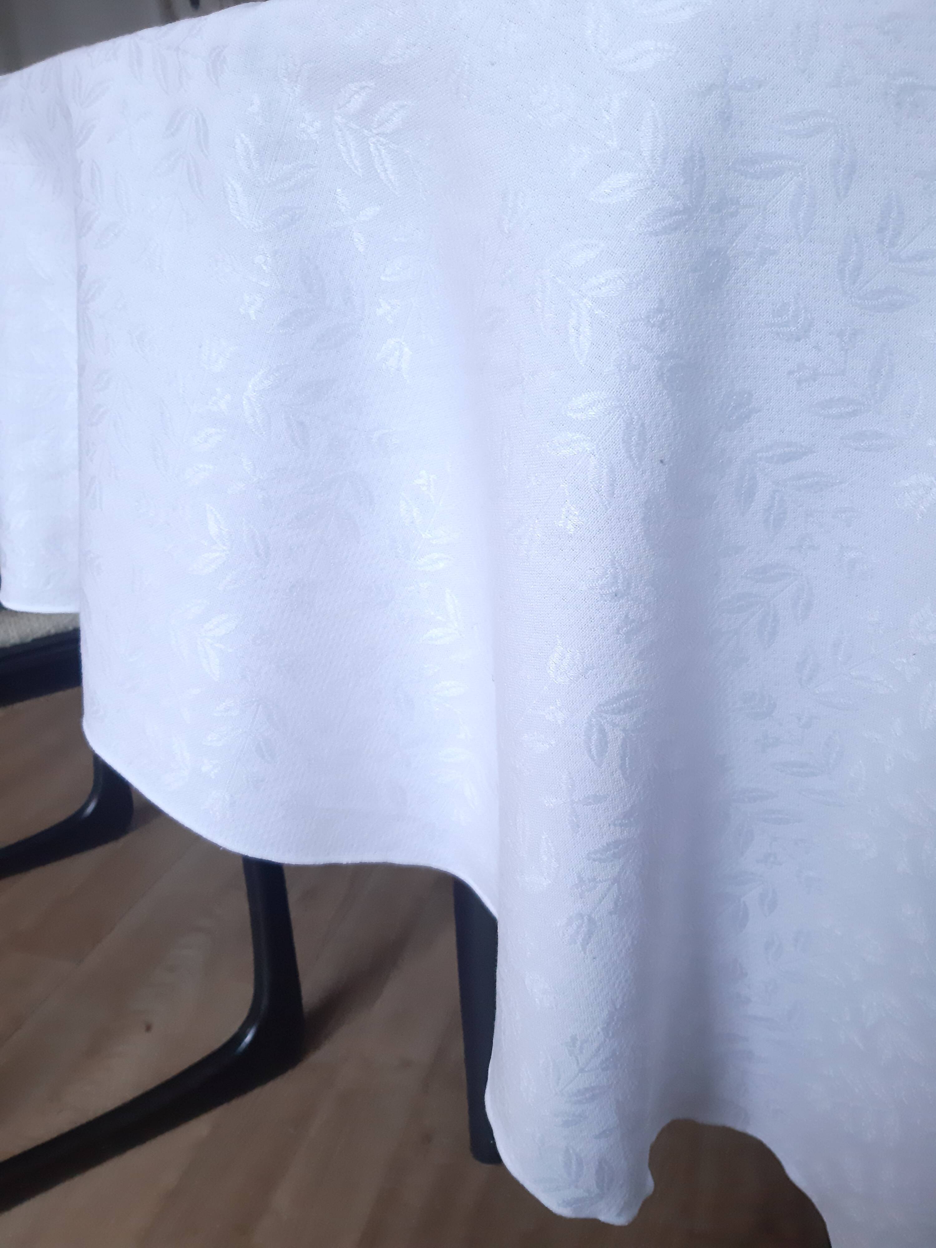 Tablecloth and 12 towels