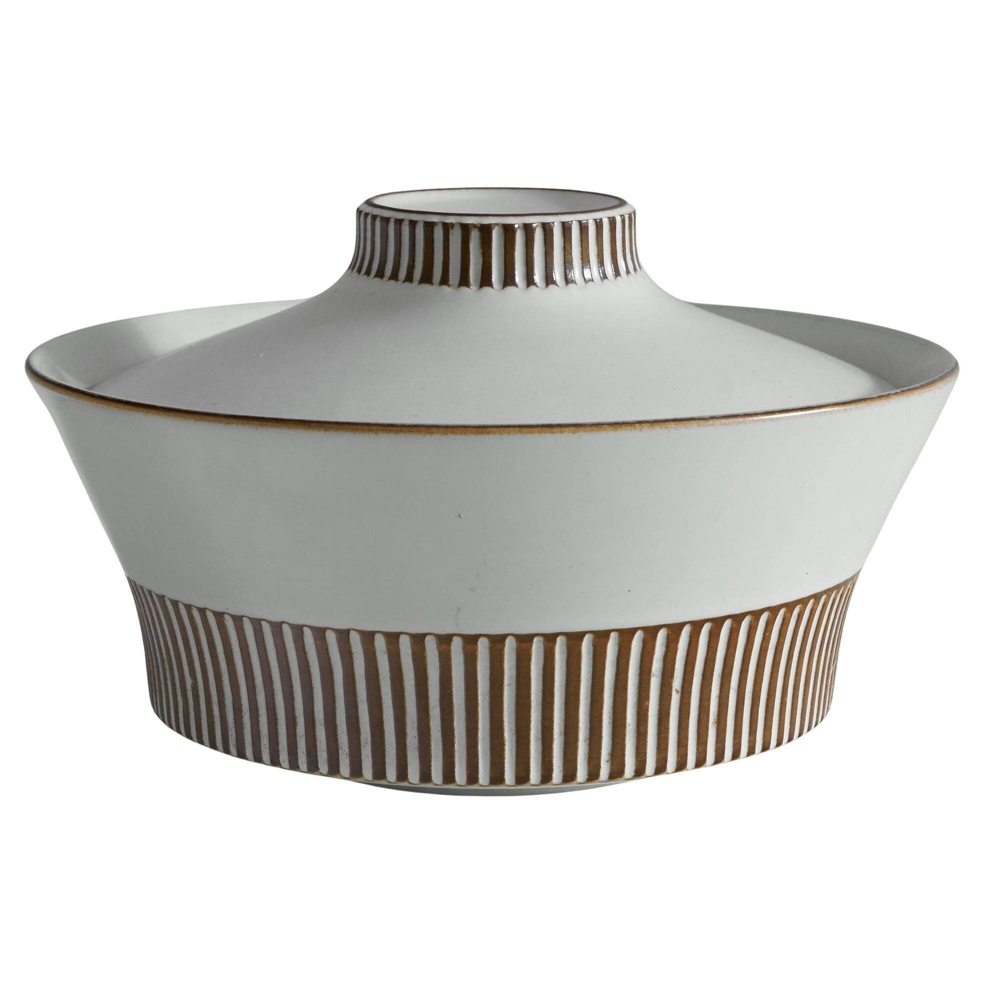Willem de Vries Modernist Coupe mid-20th century "Cleopatra" with lid for Fris Edam, 1961