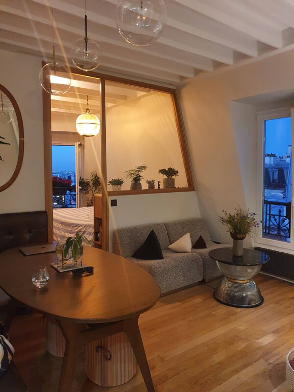 Table basse holophane en marbre et laiton