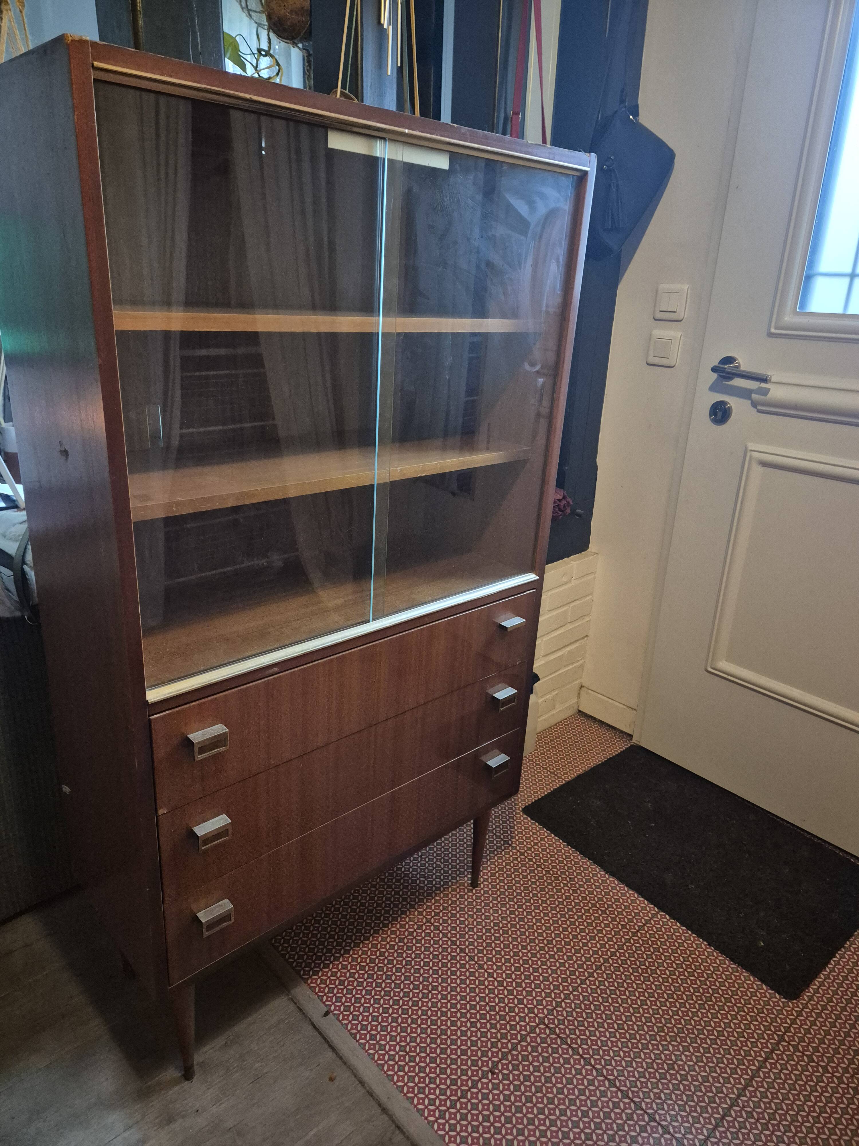 Vintage glass cabinet with 2 glass doors