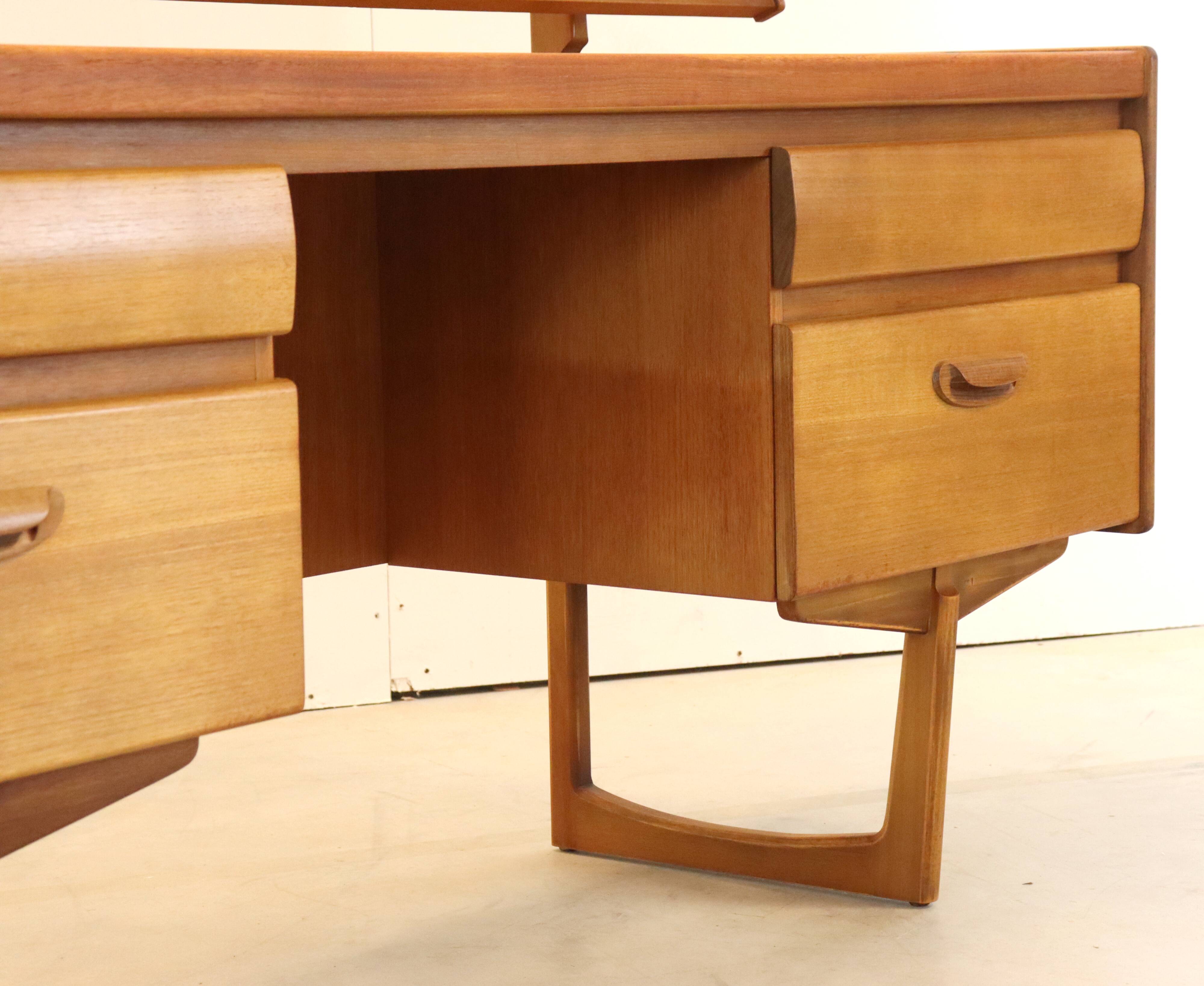 Dressing table William Lawrence of Nothingham 'London' vintage mid century