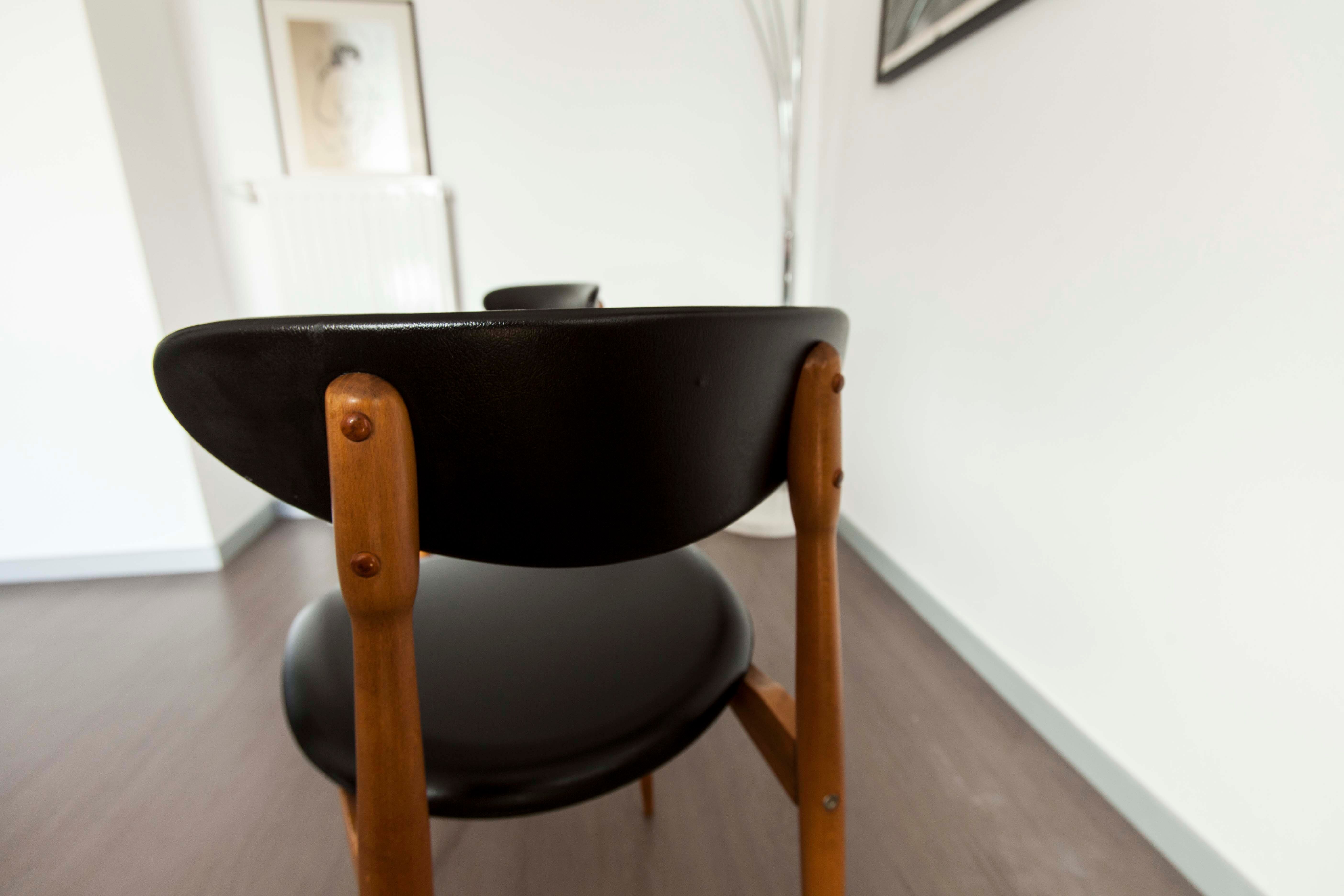 Pair of chairs  Baumann modèle "pégase"