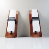 Appliques en teck et verre opalin, lot de 2