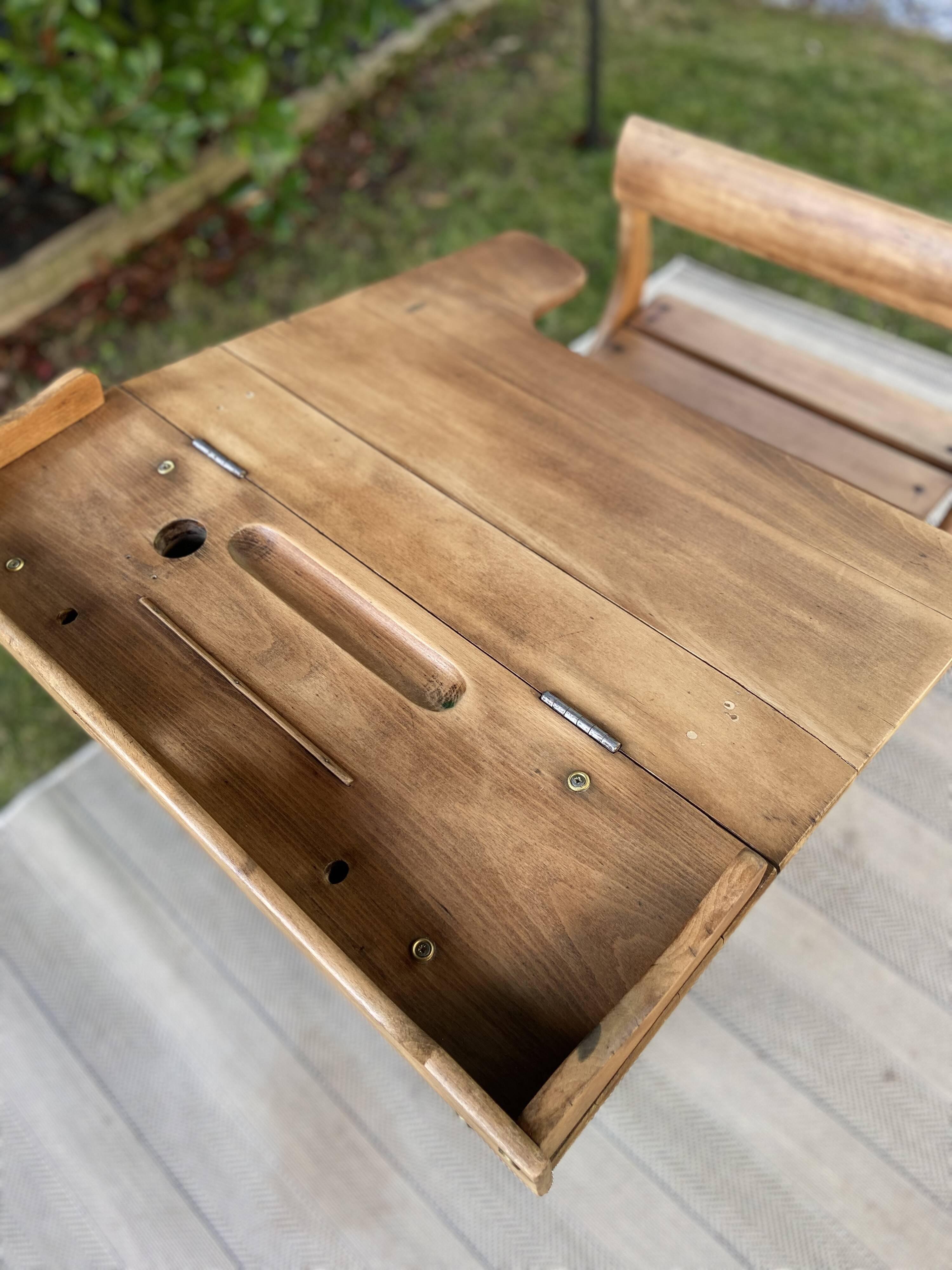 School desk with height-adjustable seat