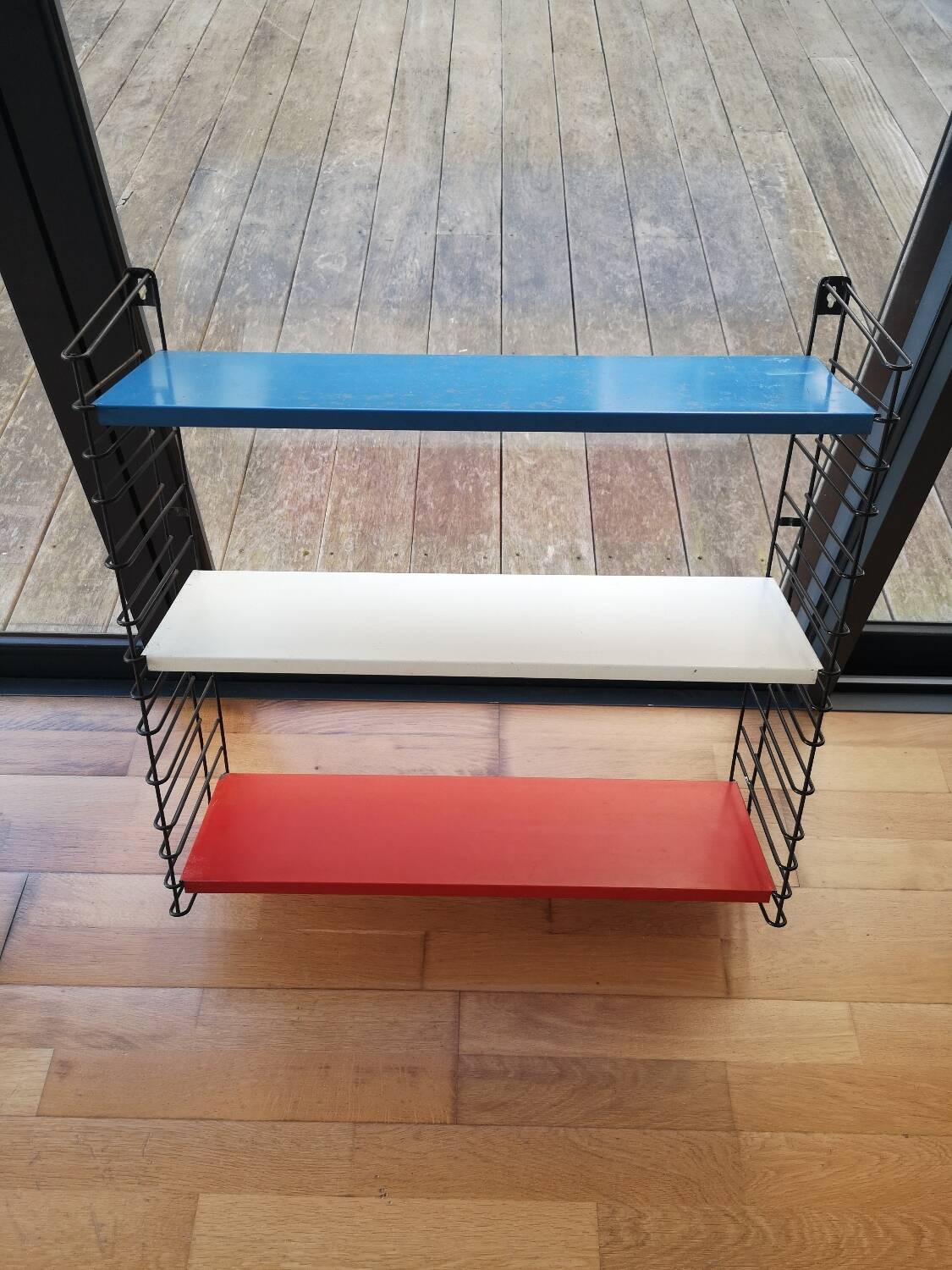Tomado Holland vintage string wall shelf blue, white, red