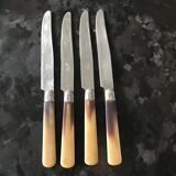 Pop-up Christmas 2022 Set of 4 knives in horns and chiseled metal dating from the early twentieth century.