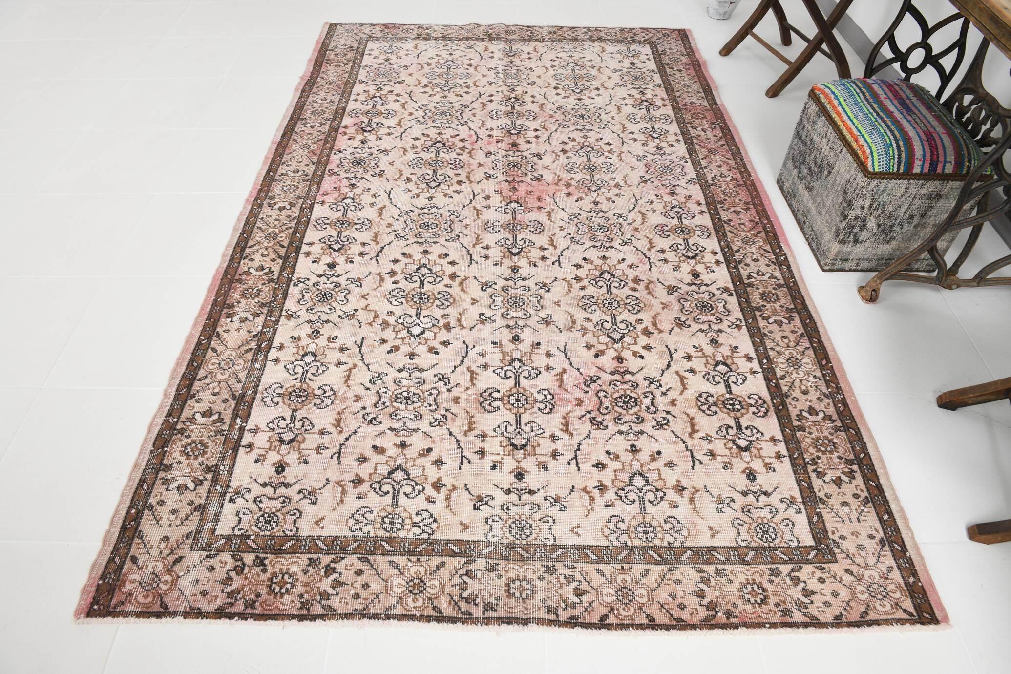 5x9 Shades Of Pink Brown Bordered Classic Wool Vintage Rug, 168x268Cm