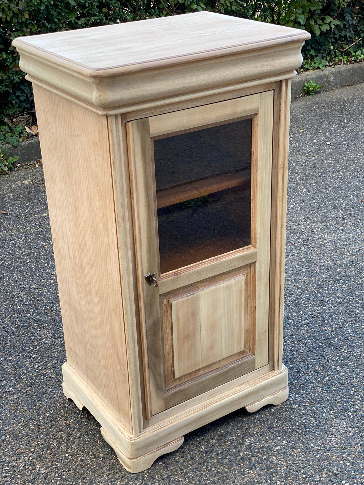 Vitrine bonnetière Louis Philippe rénovée en merisier brut
