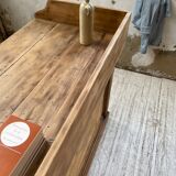 Trading counter central island pine