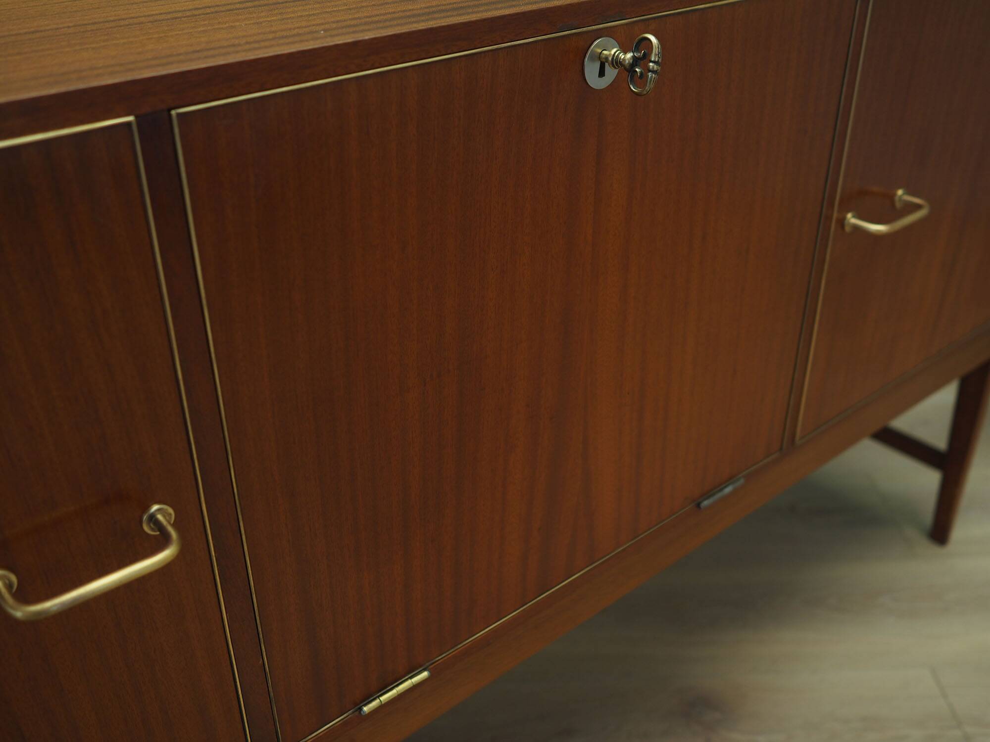 Enfilade en acajou, design danois, années 1970, production : Danemark