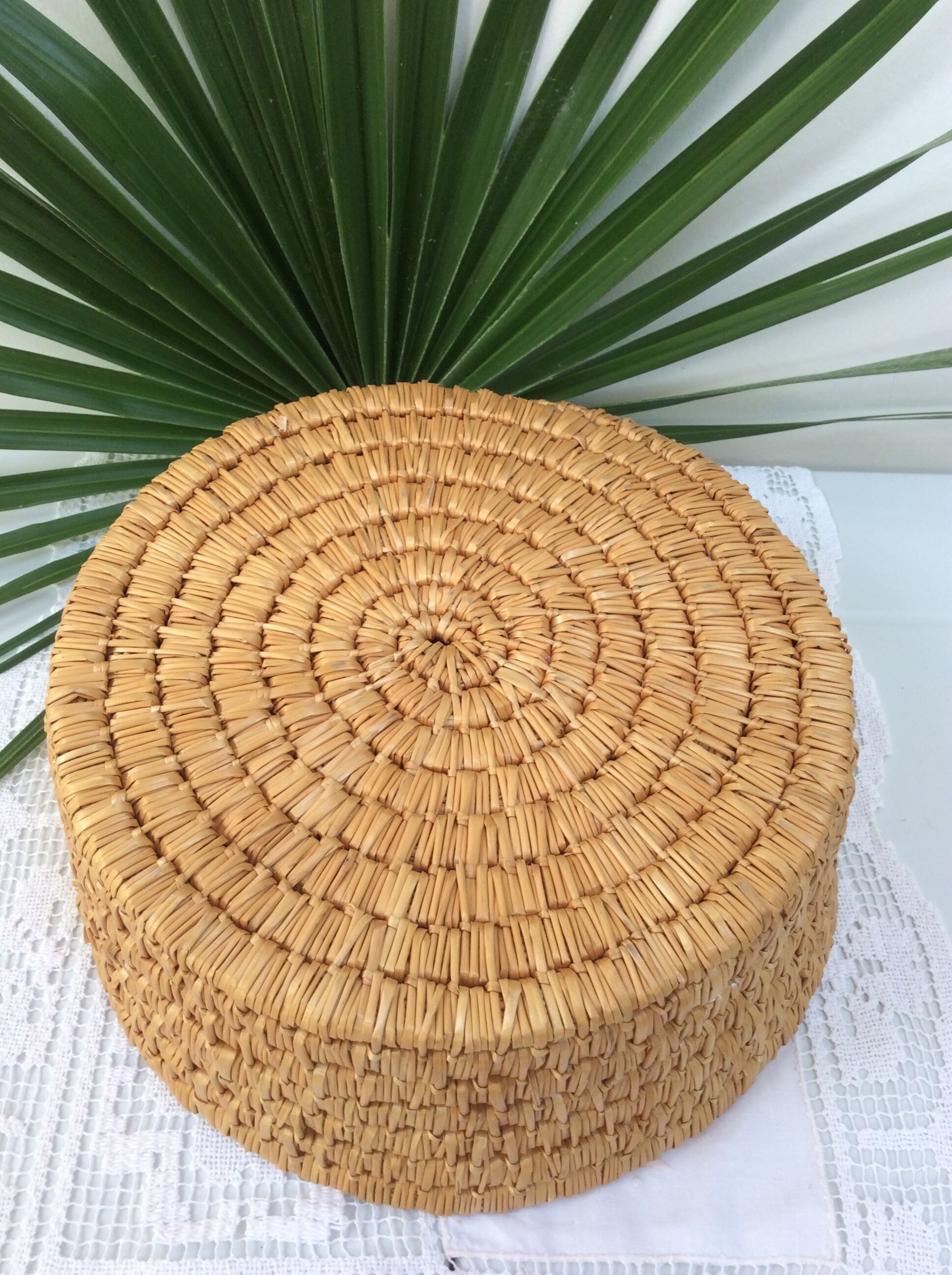 Basket round straw vintage