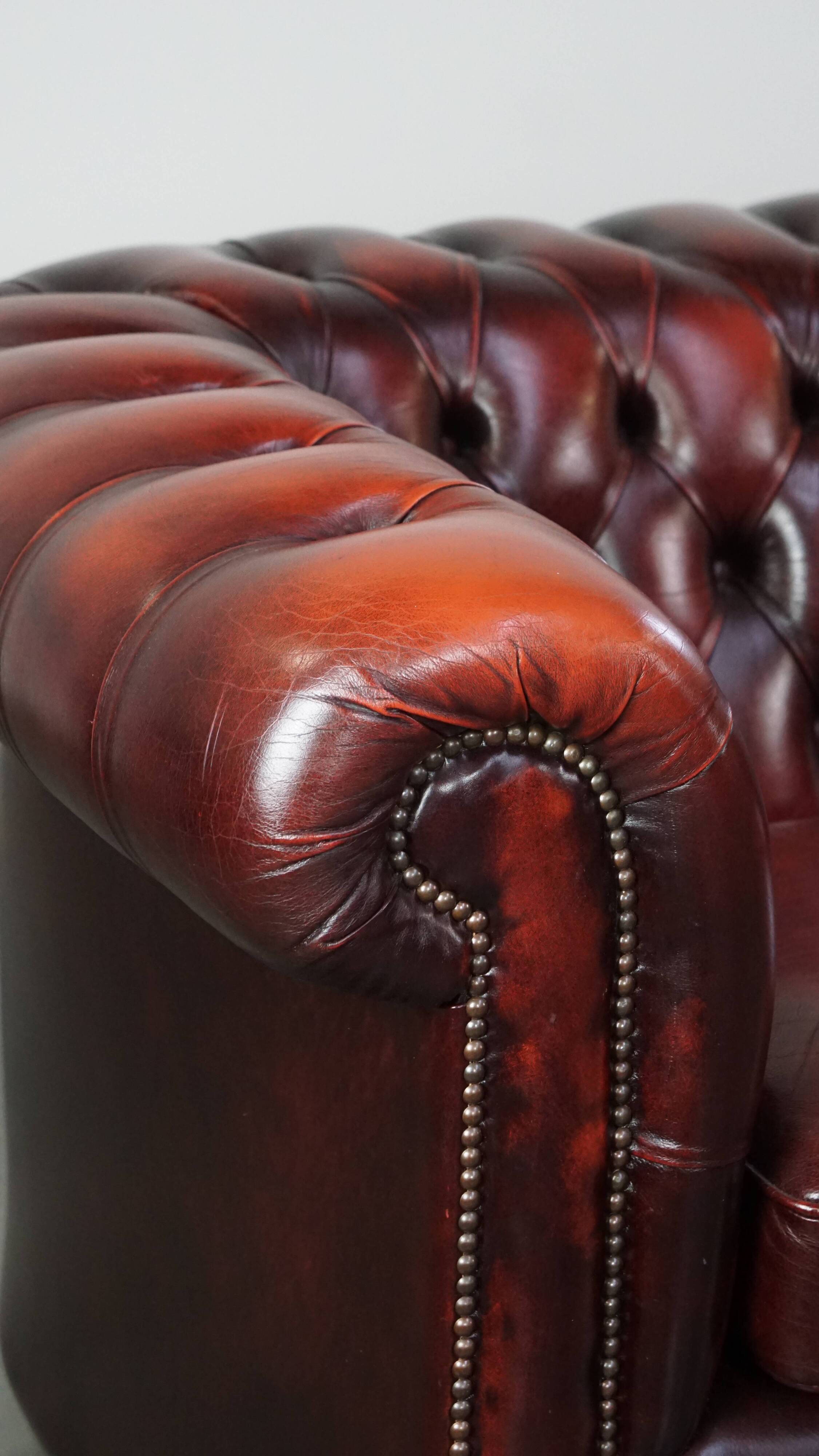 Spacious red English 2.5-seater cowhide leather chesterfield sofa