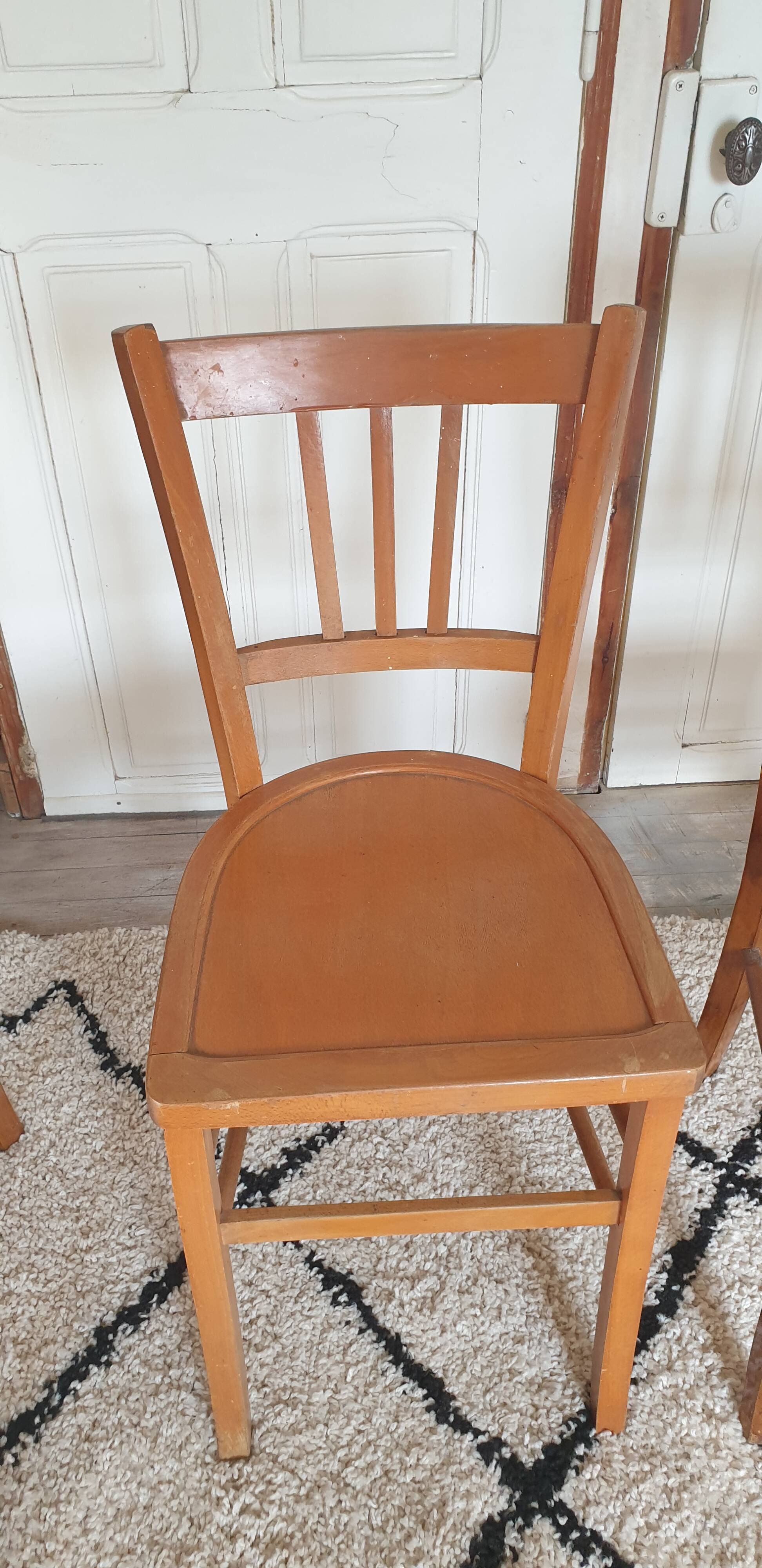 Quatre chaises bistrot