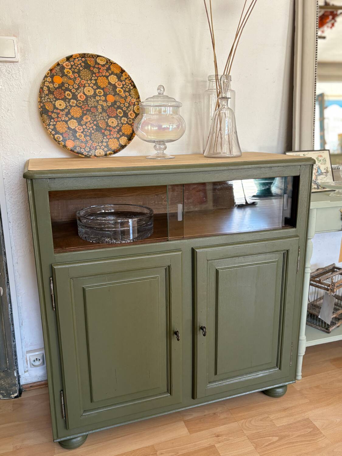 Petit buffet parisien vert muséum
