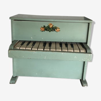 Toy piano