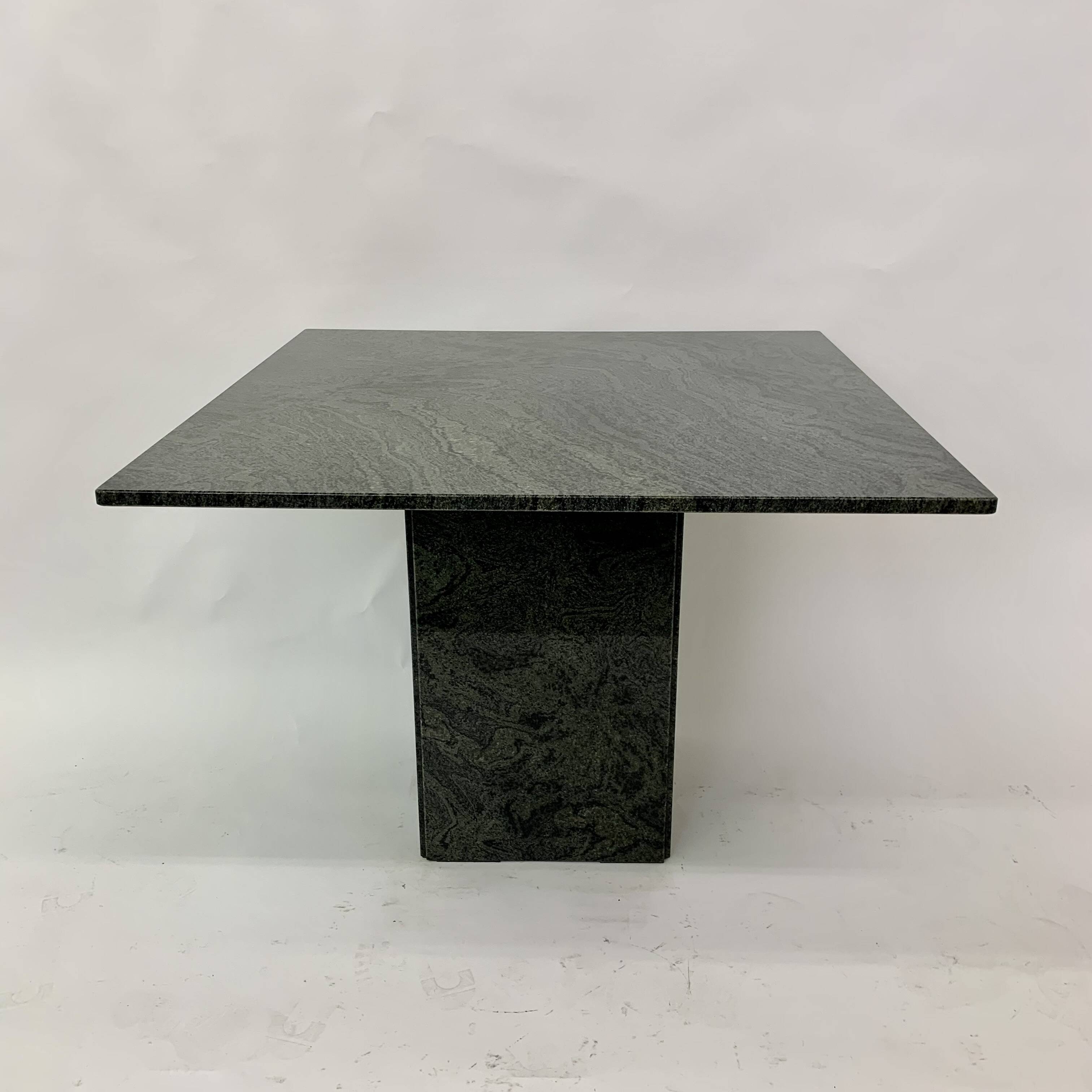 Table à manger en granit vert, années 1980