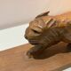 Sculpture de tigre en bois