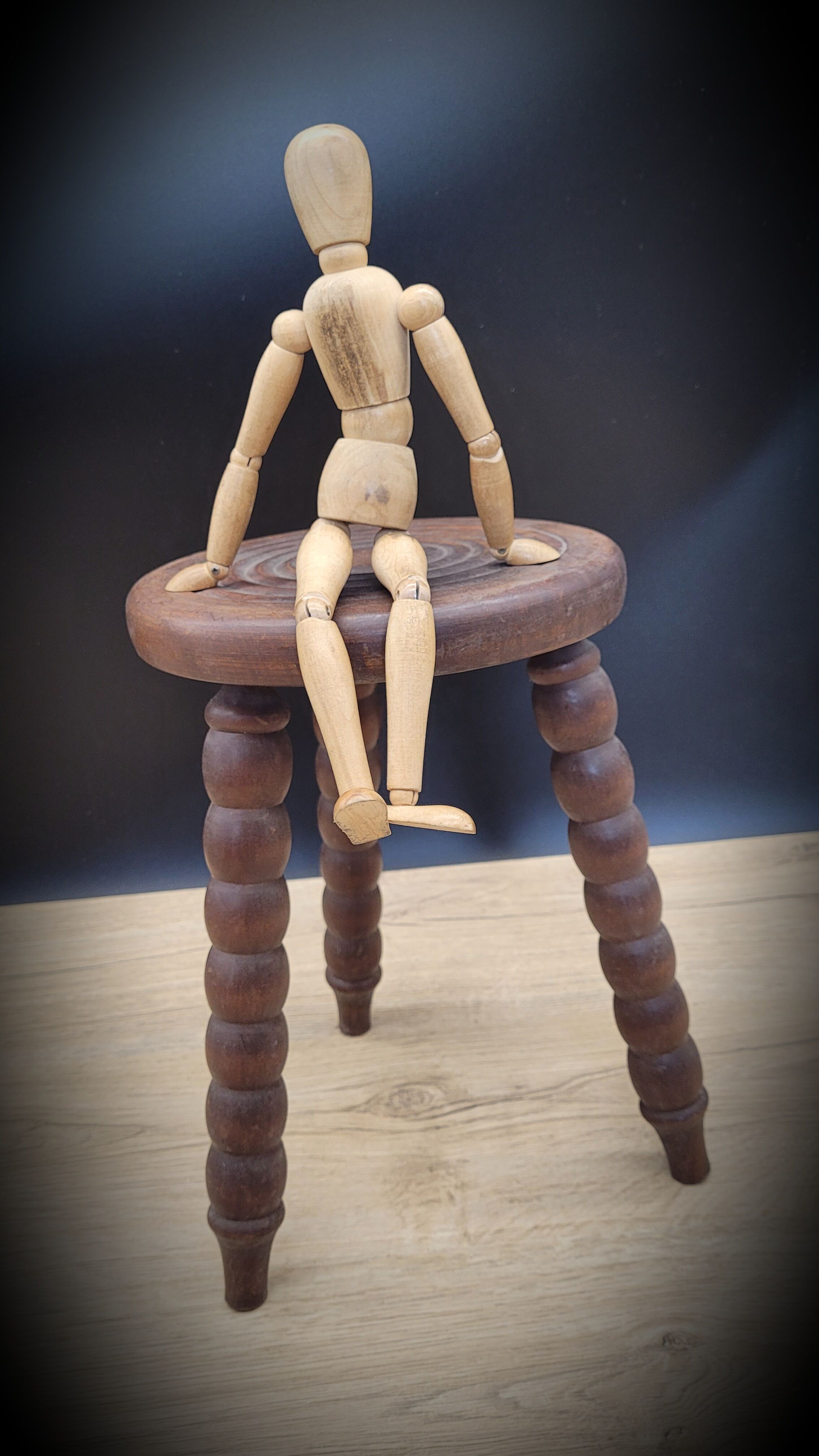 Tripod stool ball lined