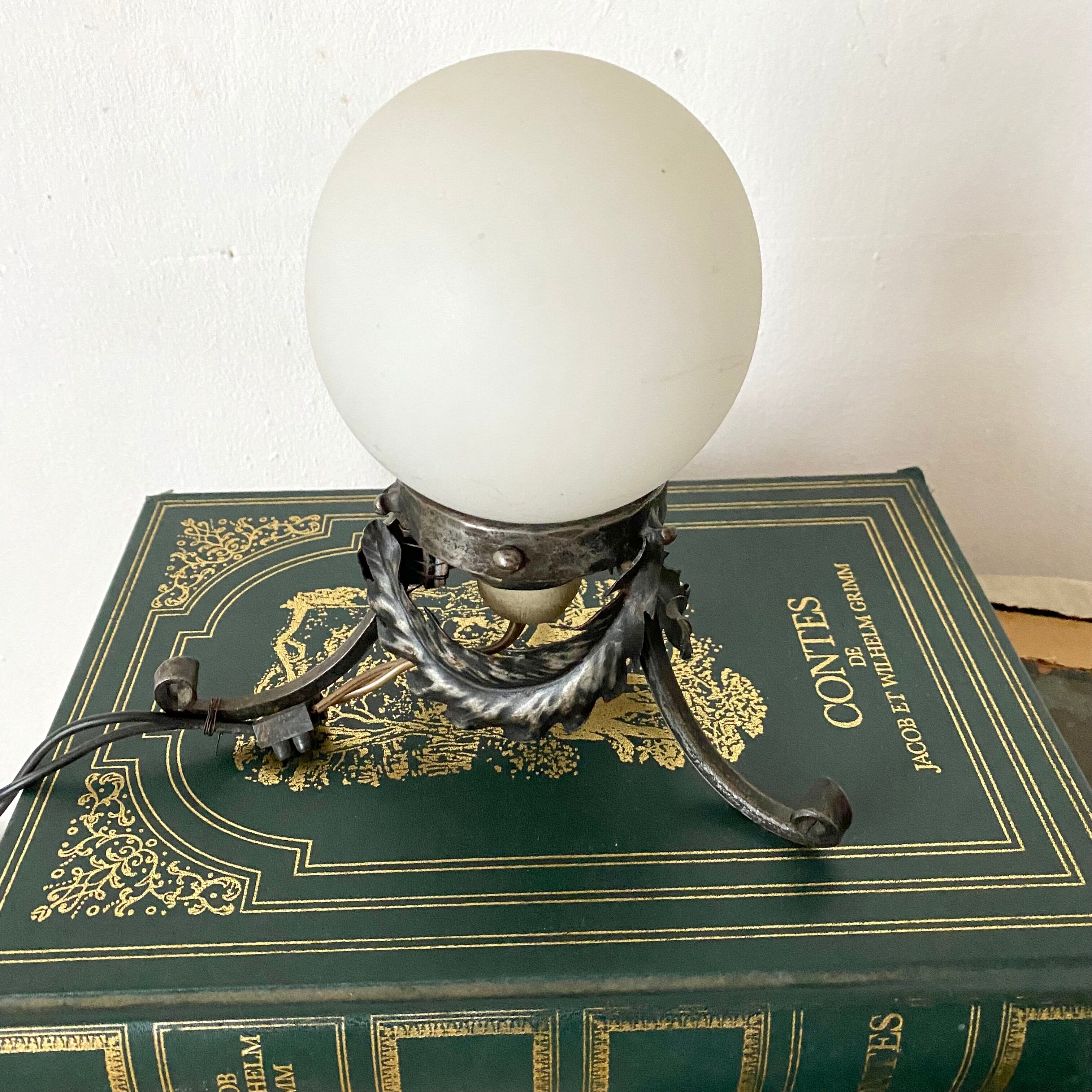 Art deco night light lamp