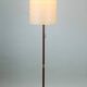 Lampadaire autrichien du milieu du siècle JT Kalmar, années 1950, laiton, teck et tissu