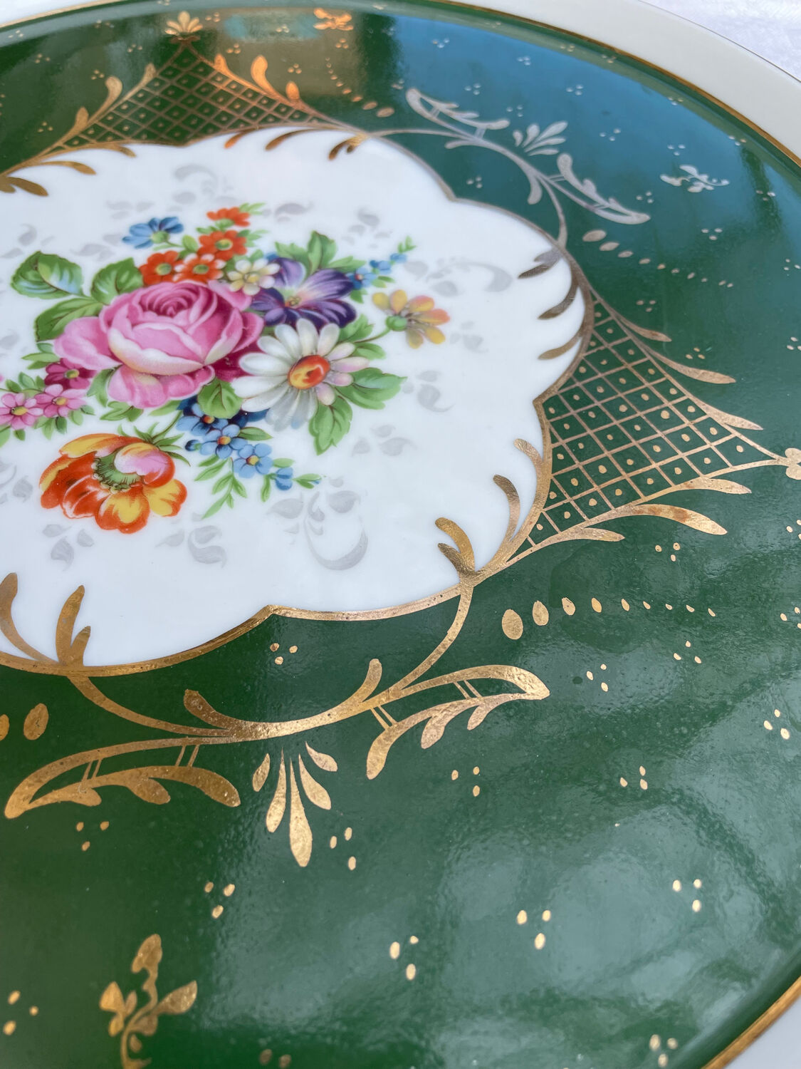 Pie dish with shovel